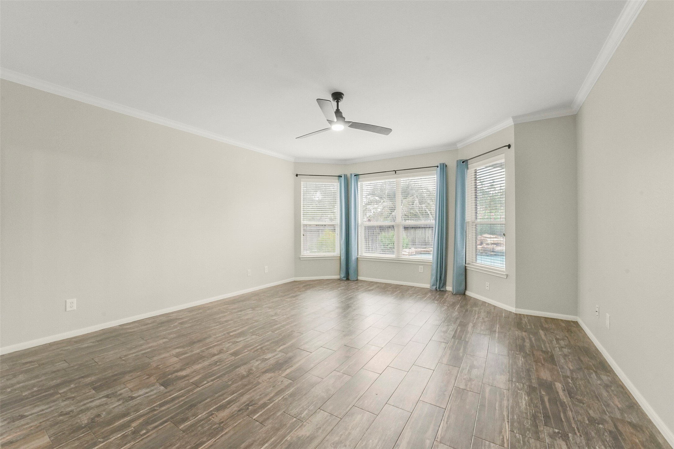 15730 Lake Loop Drive Property Photo 21