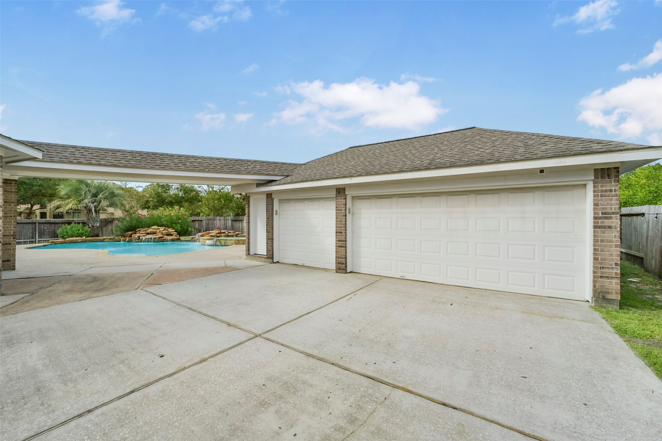 15730 Lake Loop Drive Property Photo 41