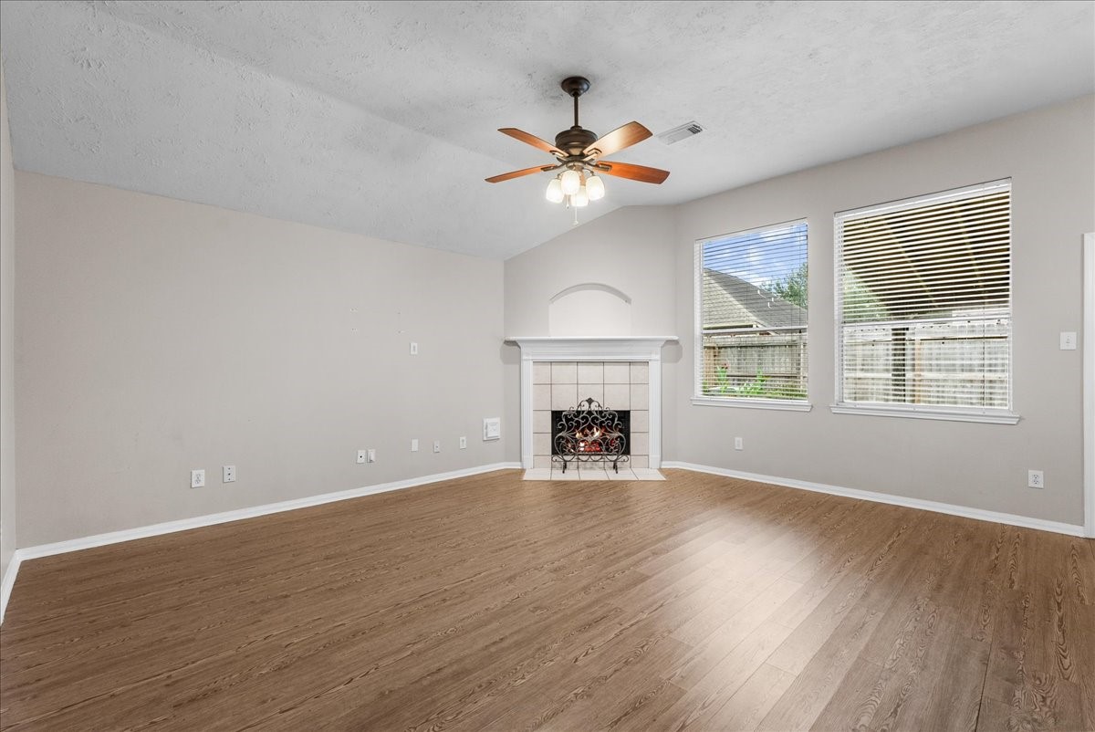 407 Crimson Coast Drive Property Photo 9