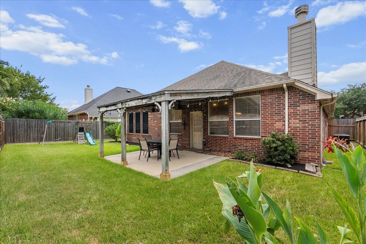 407 Crimson Coast Drive Property Photo 33
