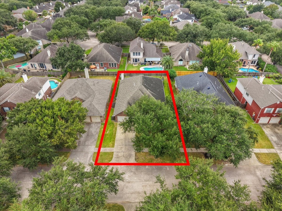 407 Crimson Coast Drive Property Photo 38