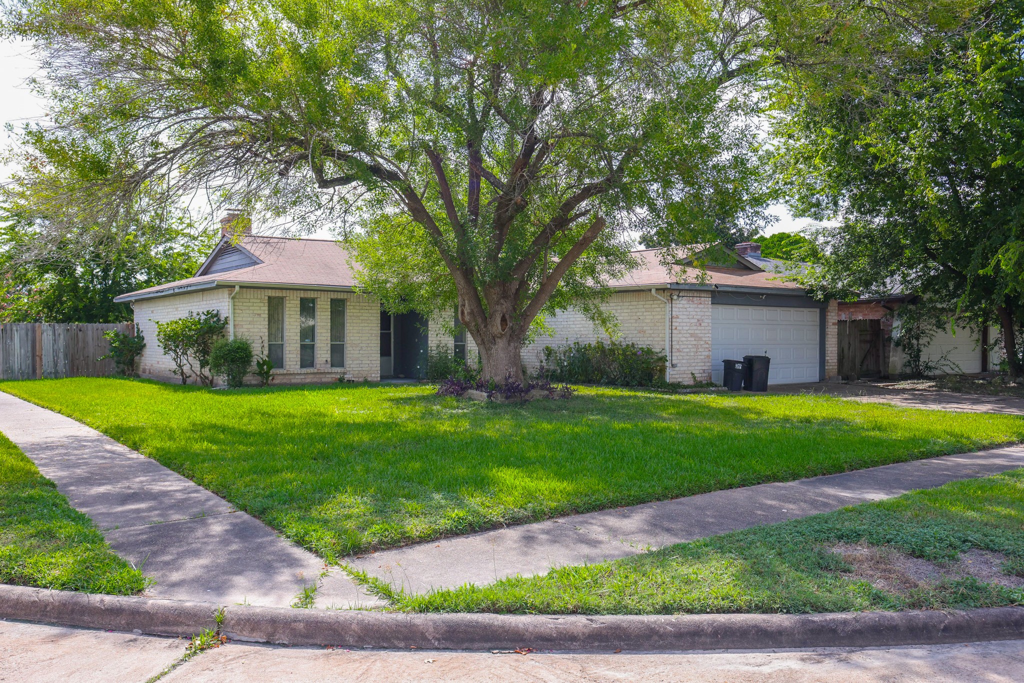 11938 Paramount Lane Property Photo 2