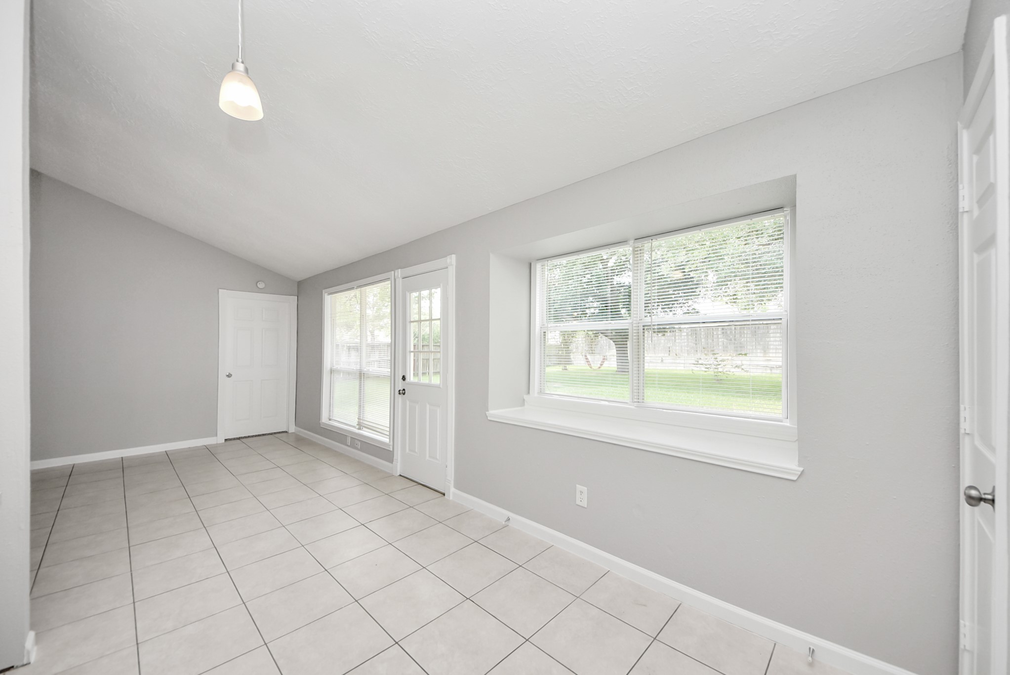 10603 Thorncliff Drive Property Photo 12