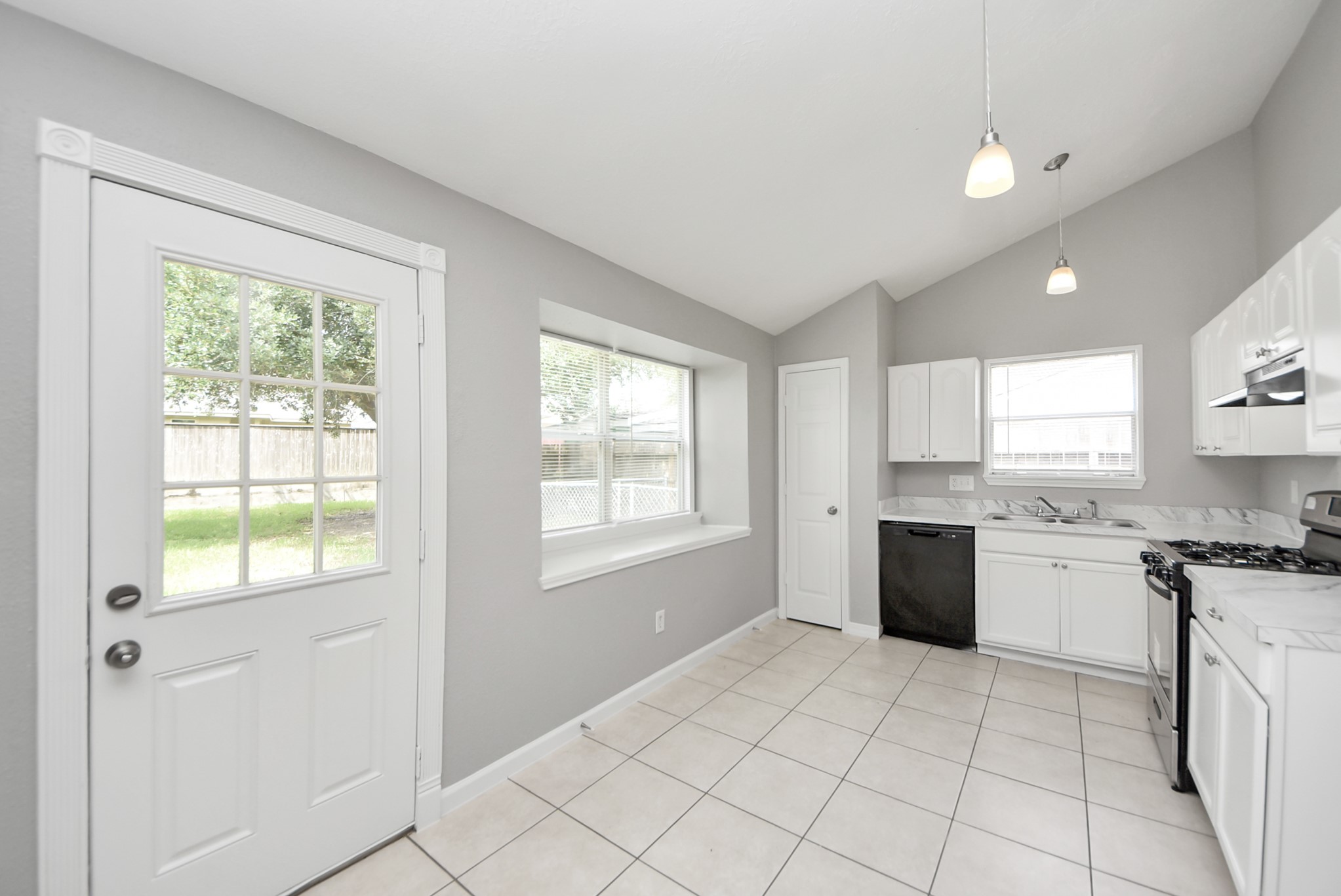 10603 Thorncliff Drive Property Photo 13