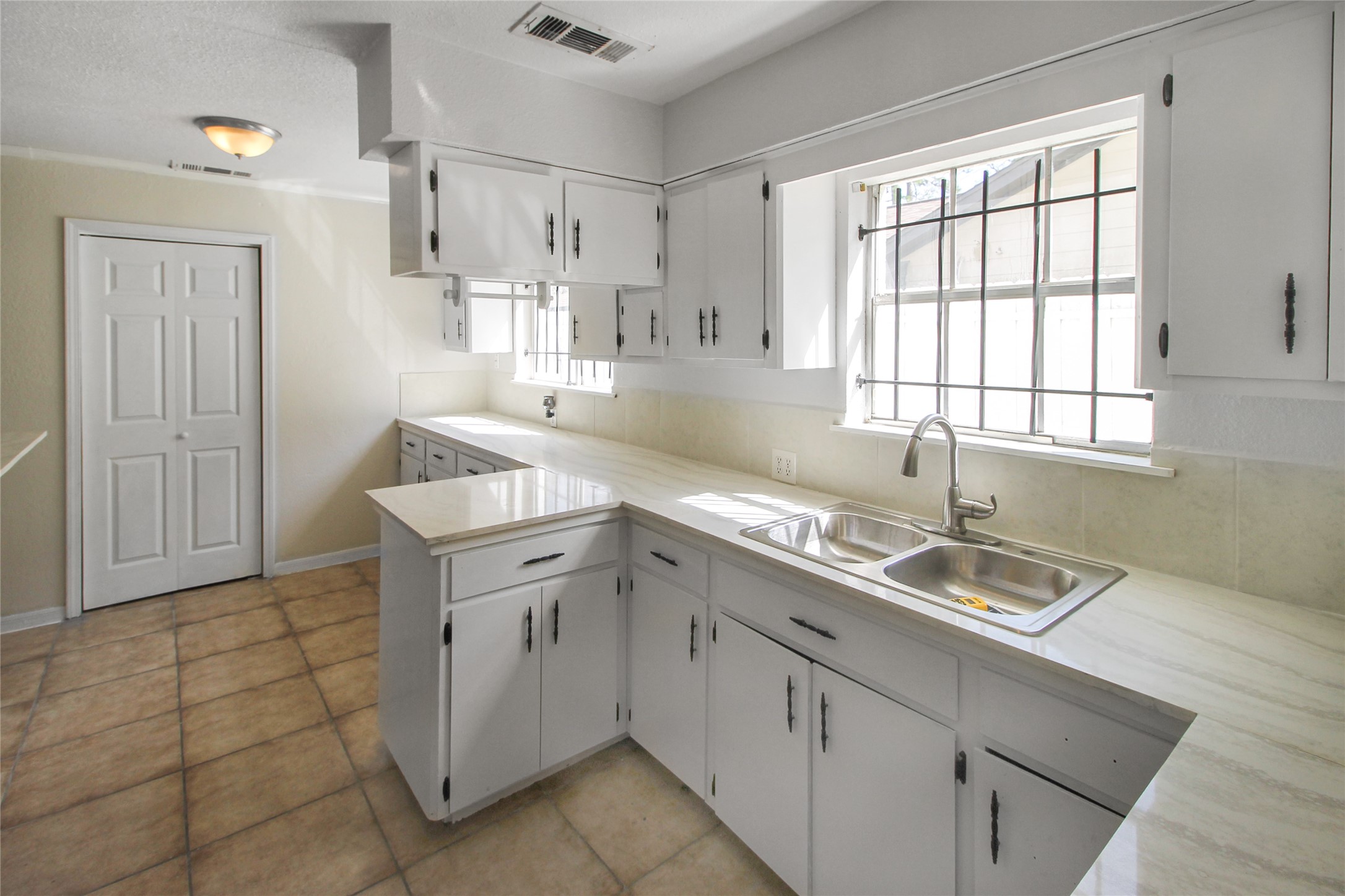 10322 Nold Drive Property Photo 3