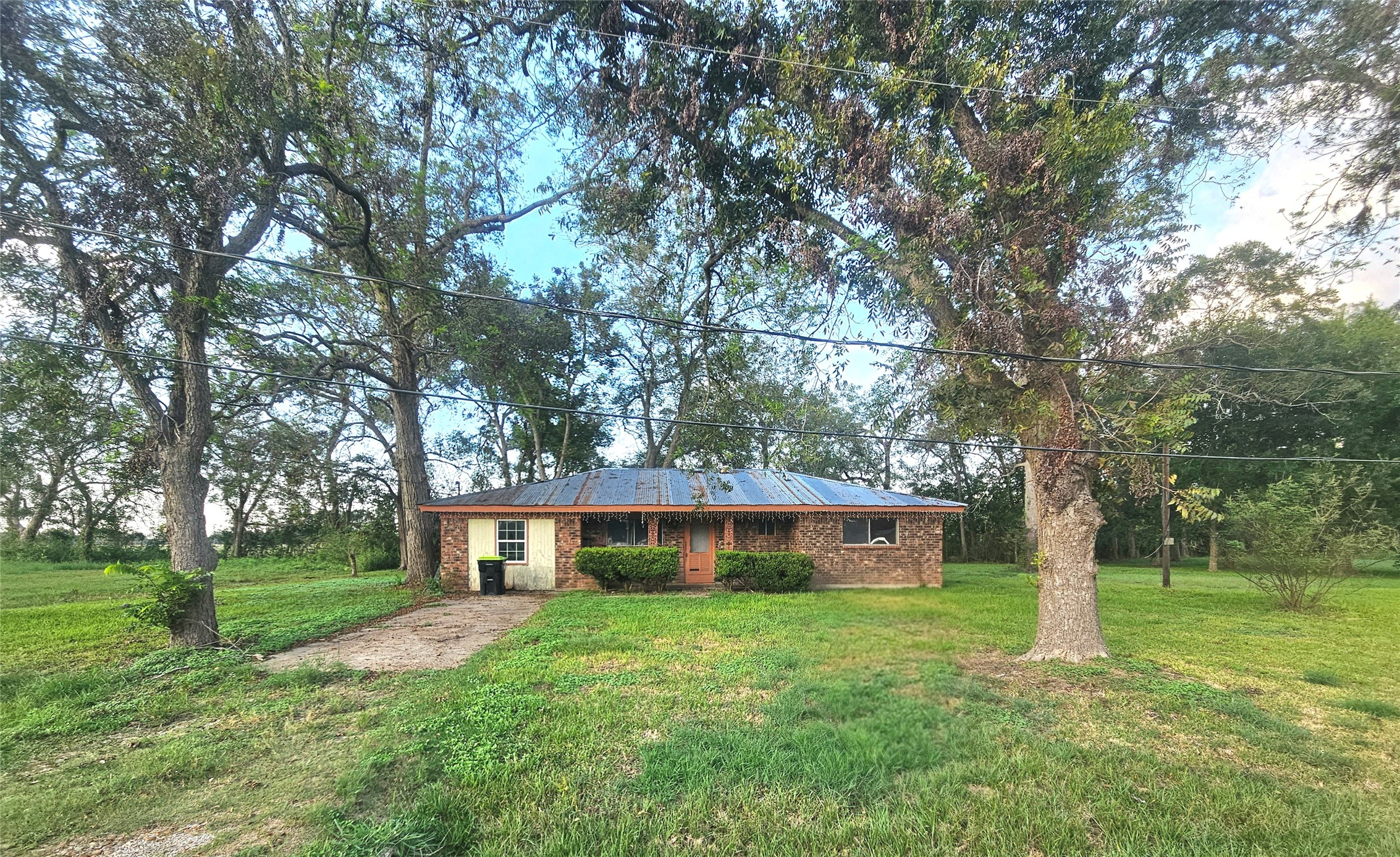 905 E Columbus Drive Property Photo 1