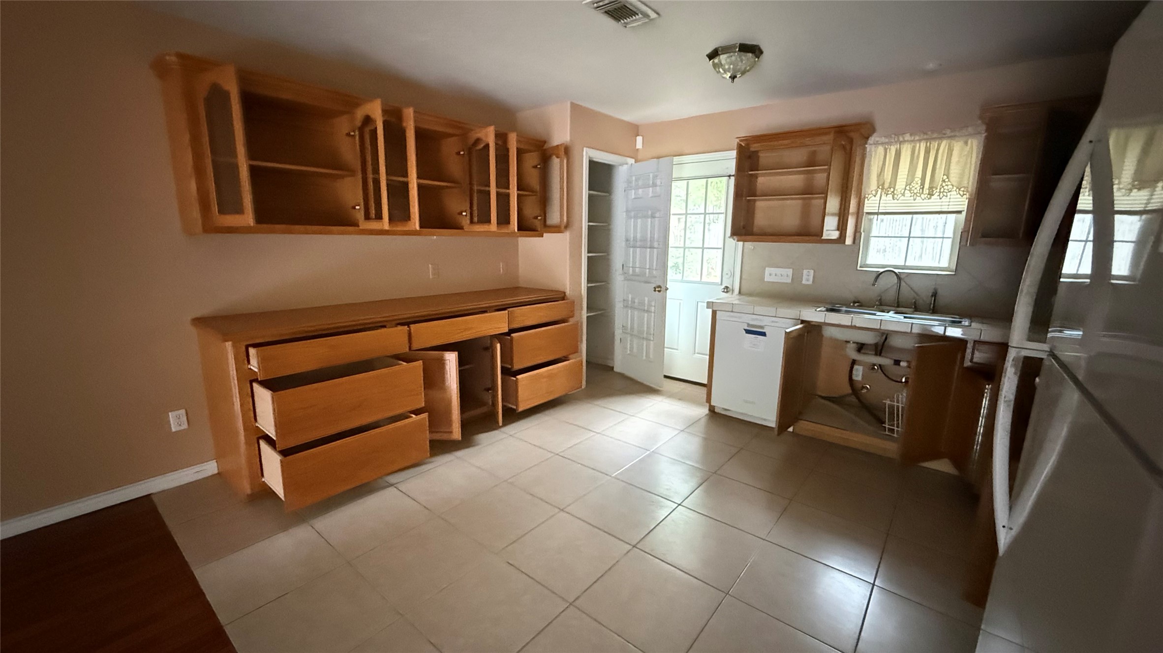 102 Brookdale Circle Property Photo 6