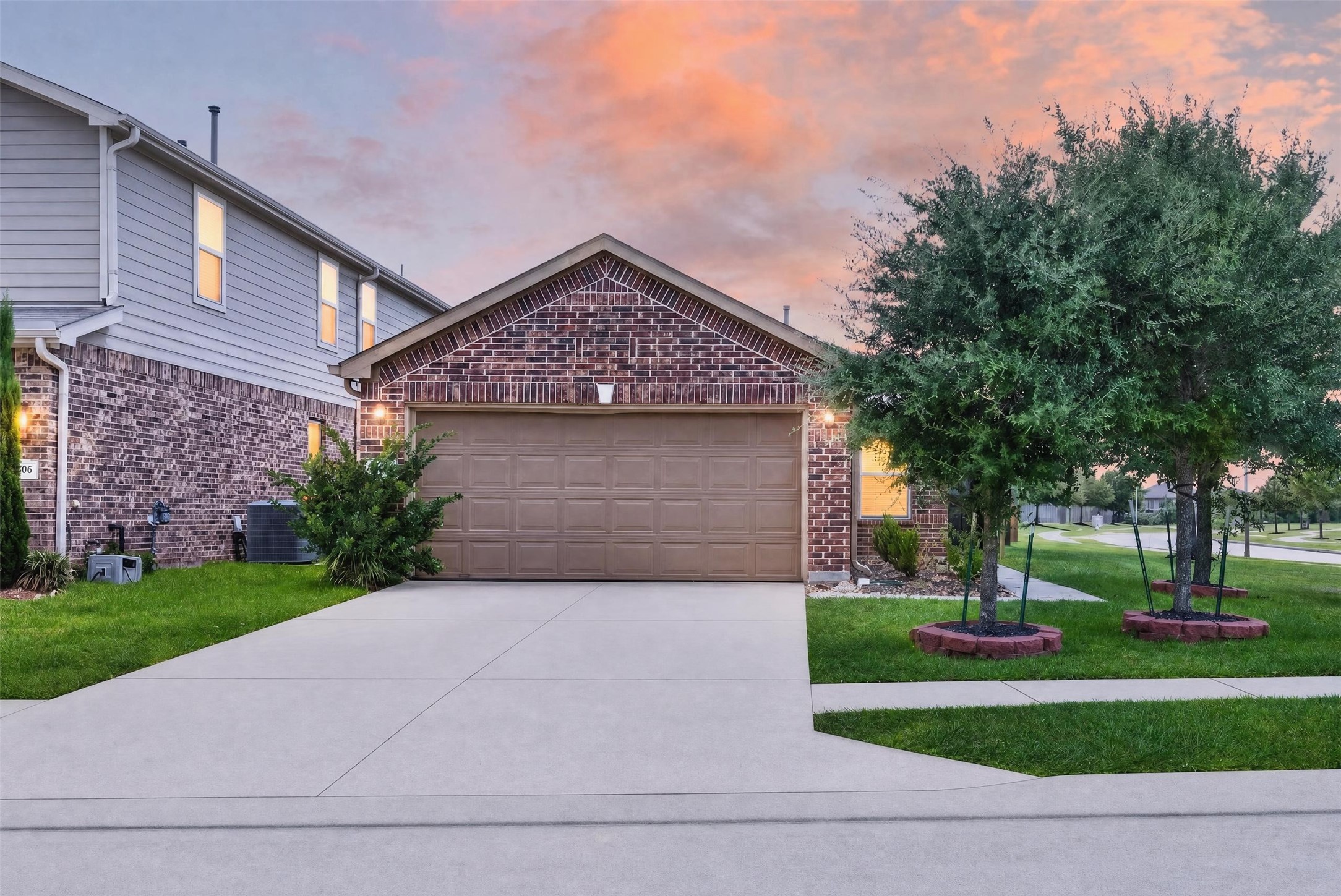5202 Pine Forest Ridge Street Property Photo 3
