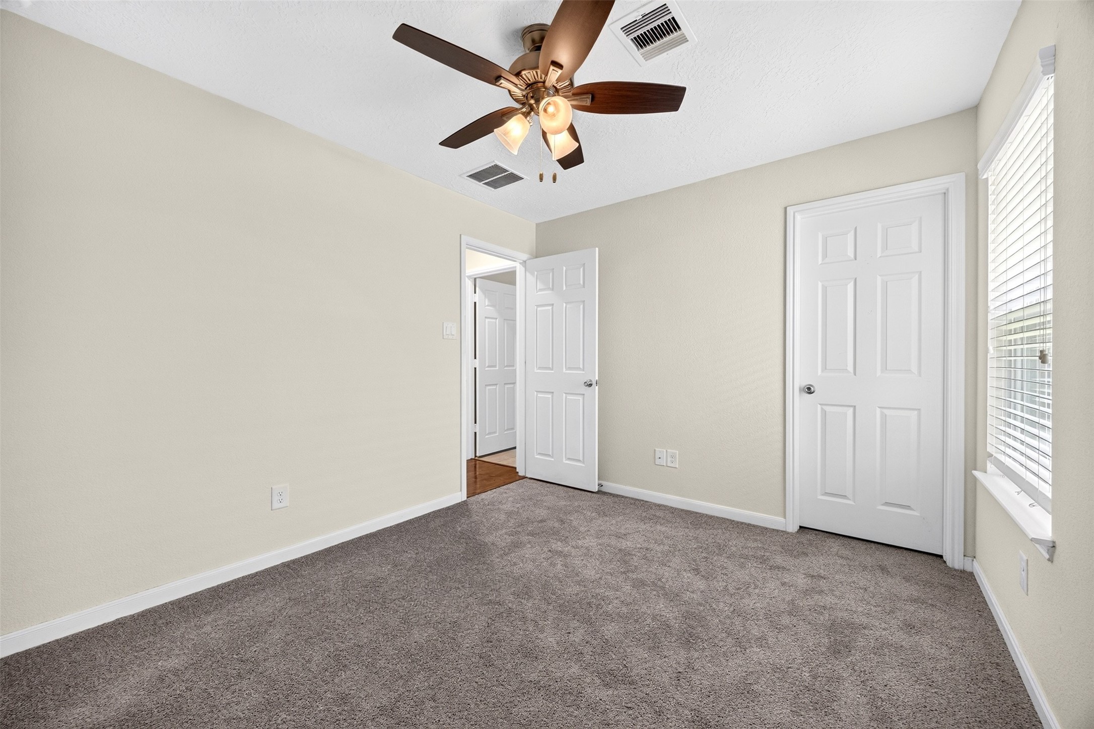 5202 Pine Forest Ridge Street Property Photo 33