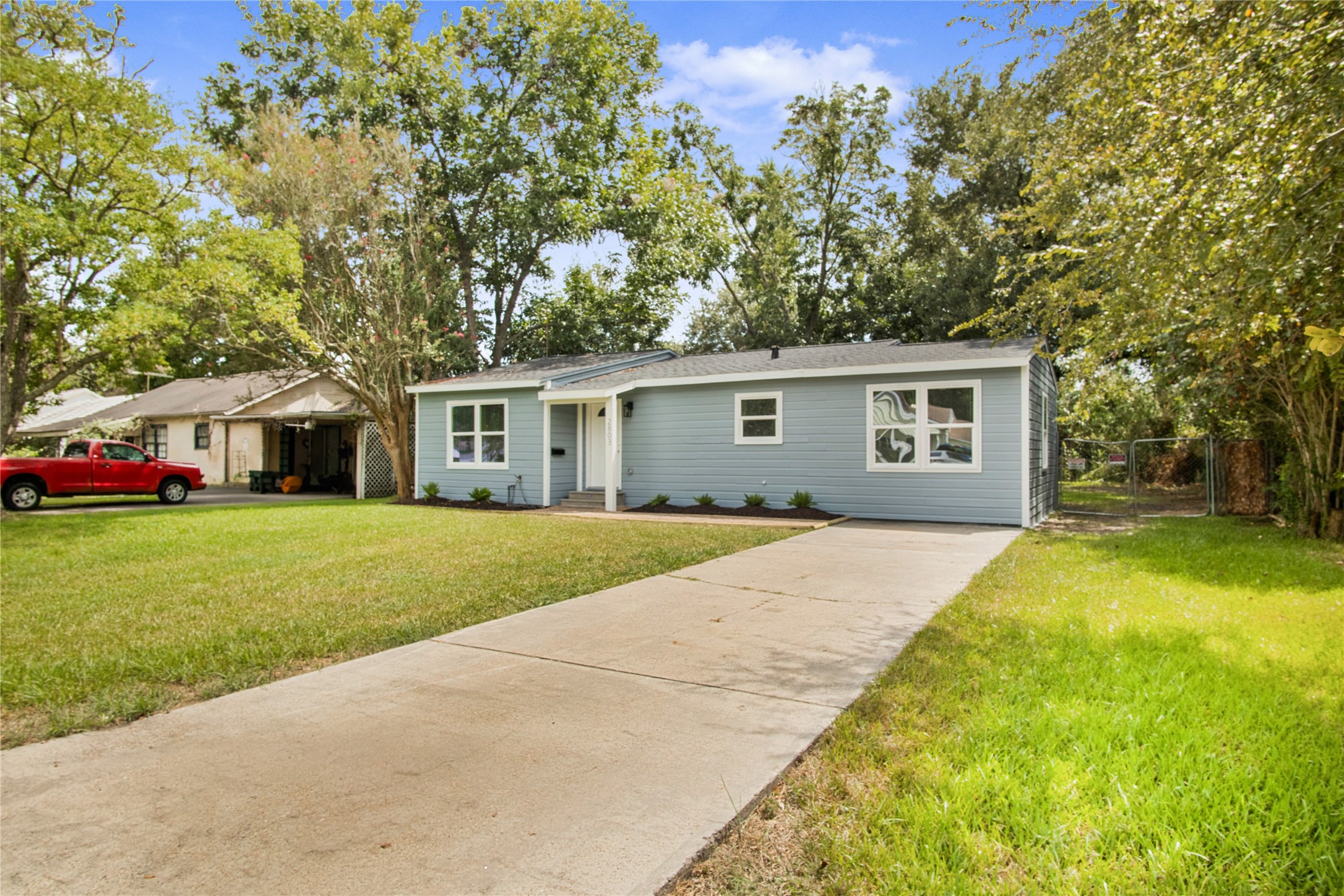 2803 S Houston Drive Property Photo 3