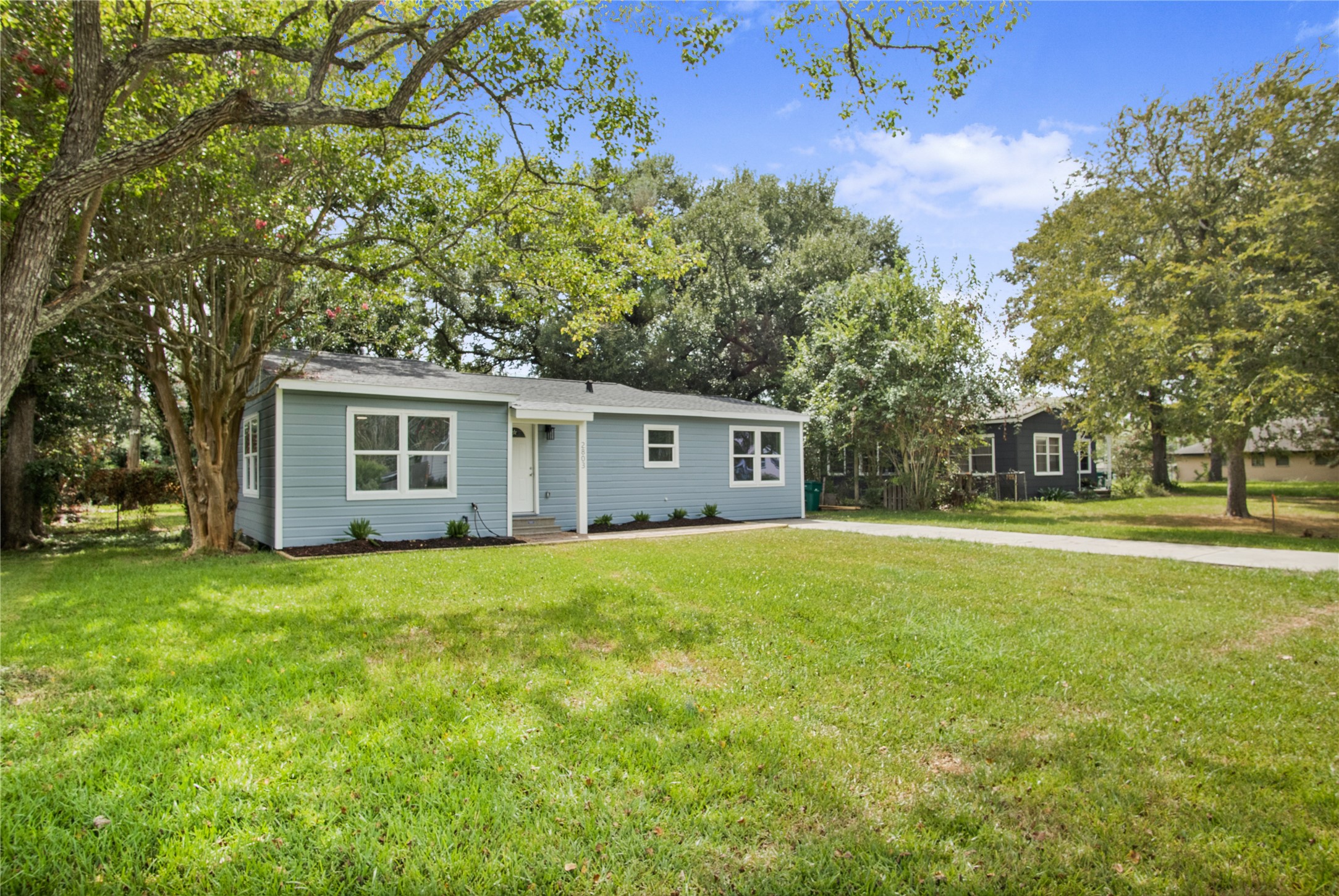 2803 S Houston Drive Property Photo 4