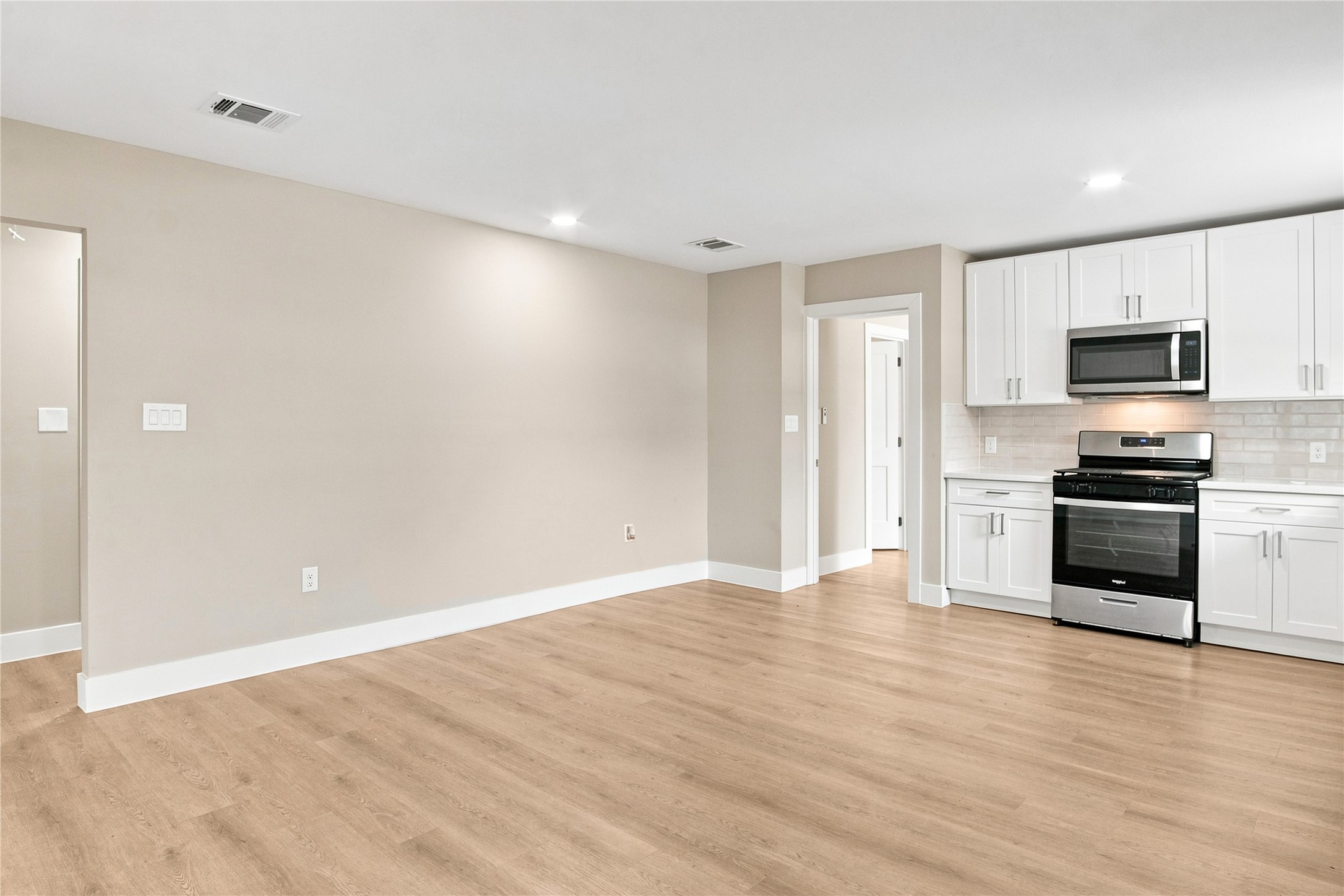 2803 S Houston Drive Property Photo 5