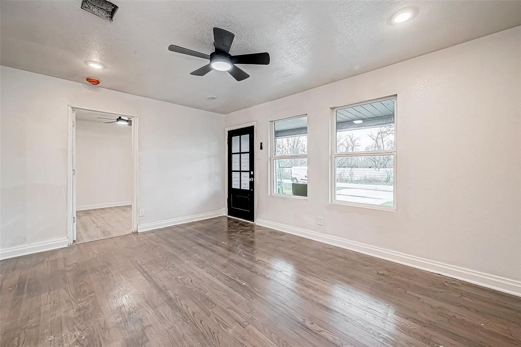 7010 S Hall Street Property Photo 8