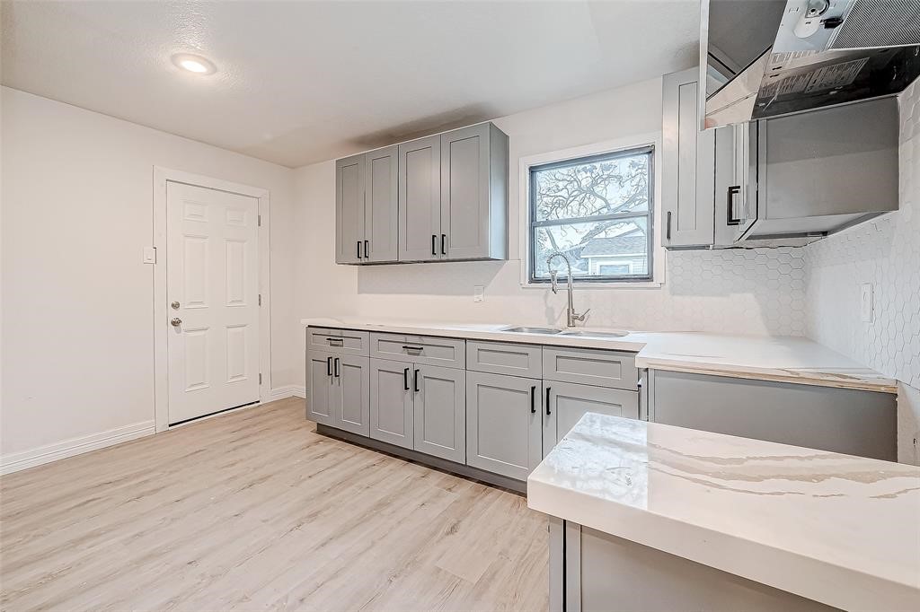 7010 S Hall Street Property Photo 15