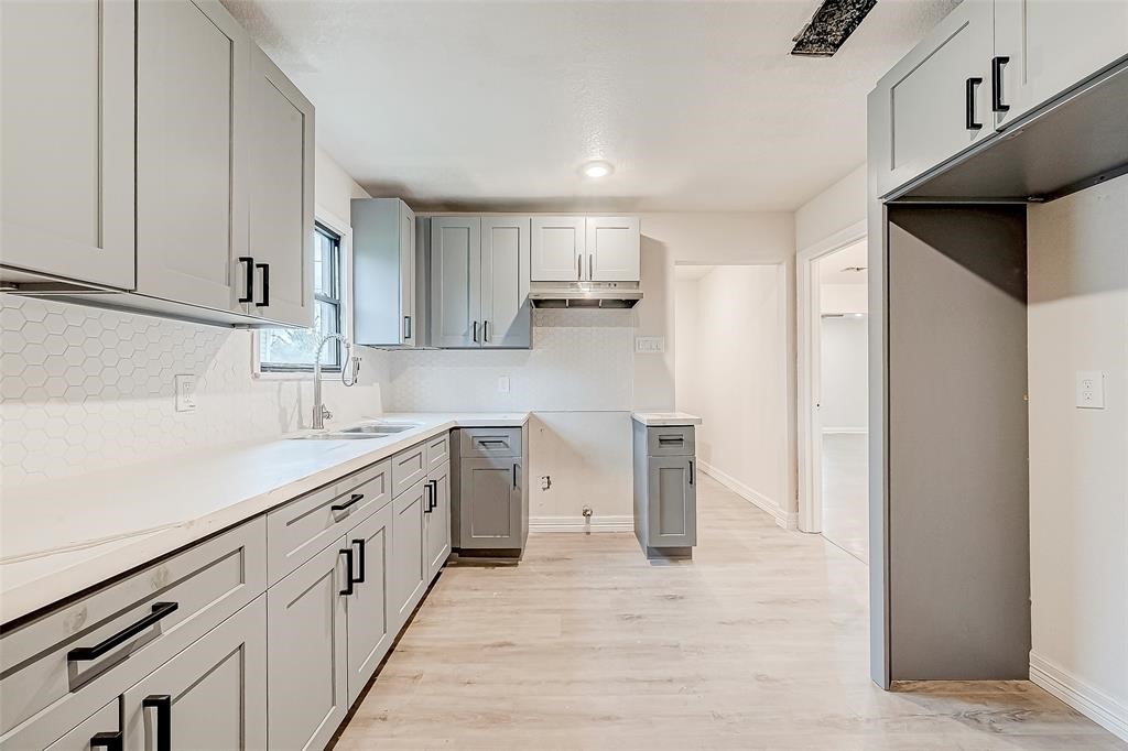 7010 S Hall Street Property Photo 17
