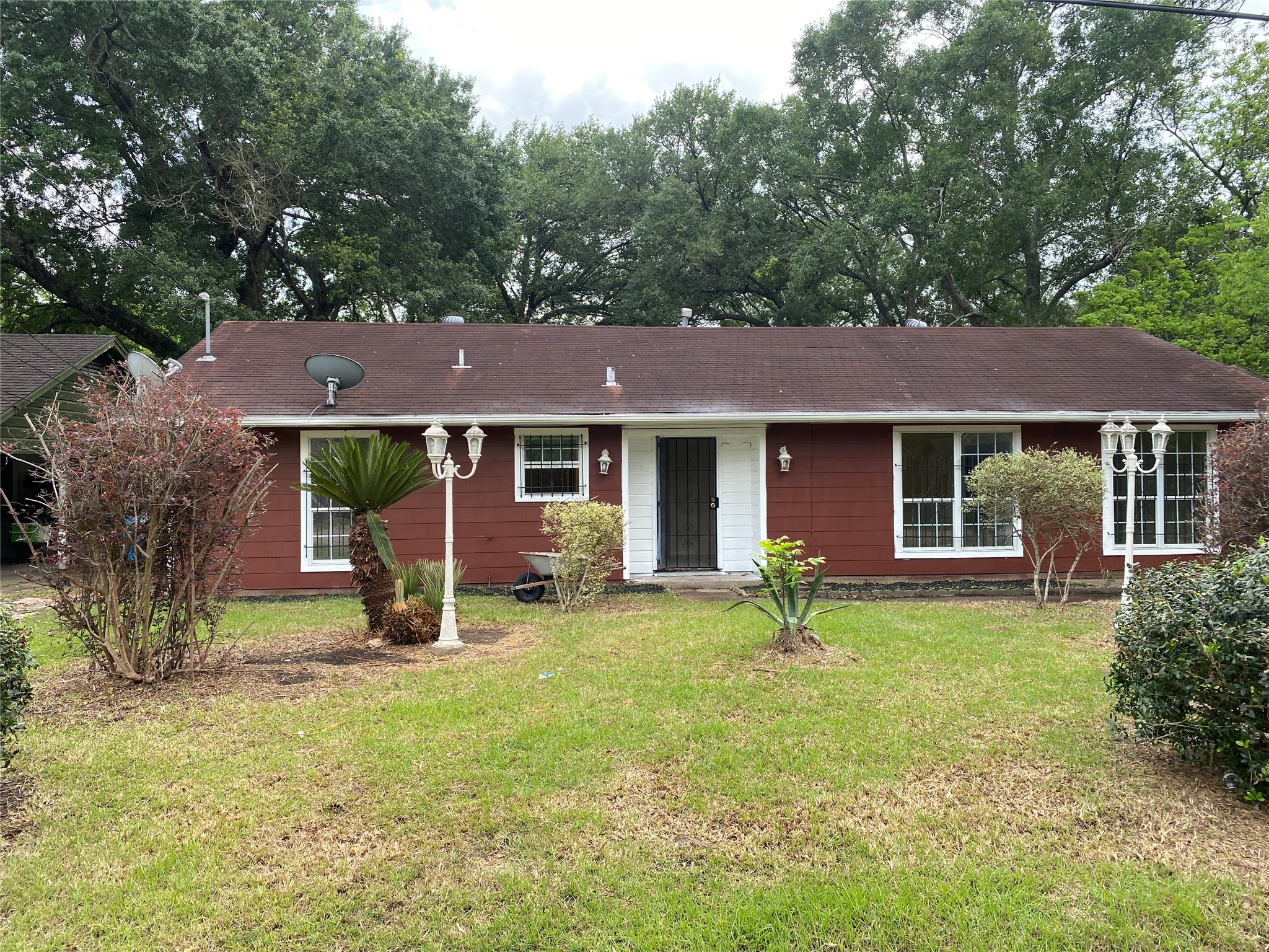 1195 Gunter Street Property Photo 1