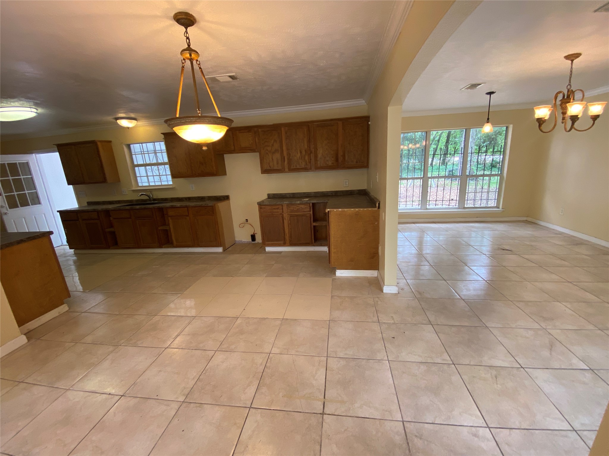 1195 Gunter Street Property Photo 7
