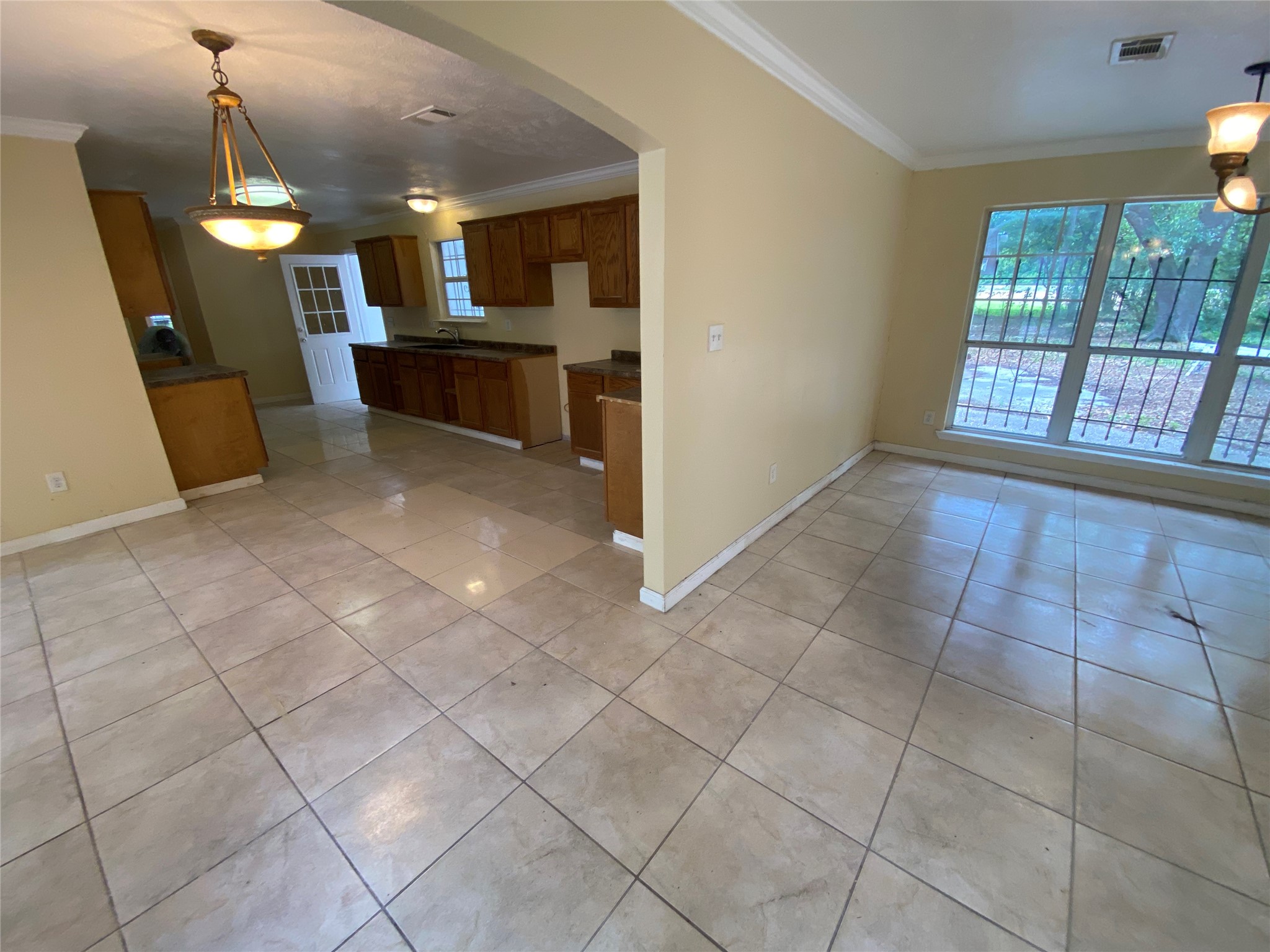 1195 Gunter Street Property Photo 9