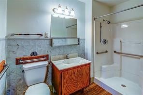 1043 Enterprise Ave Property Photo 8