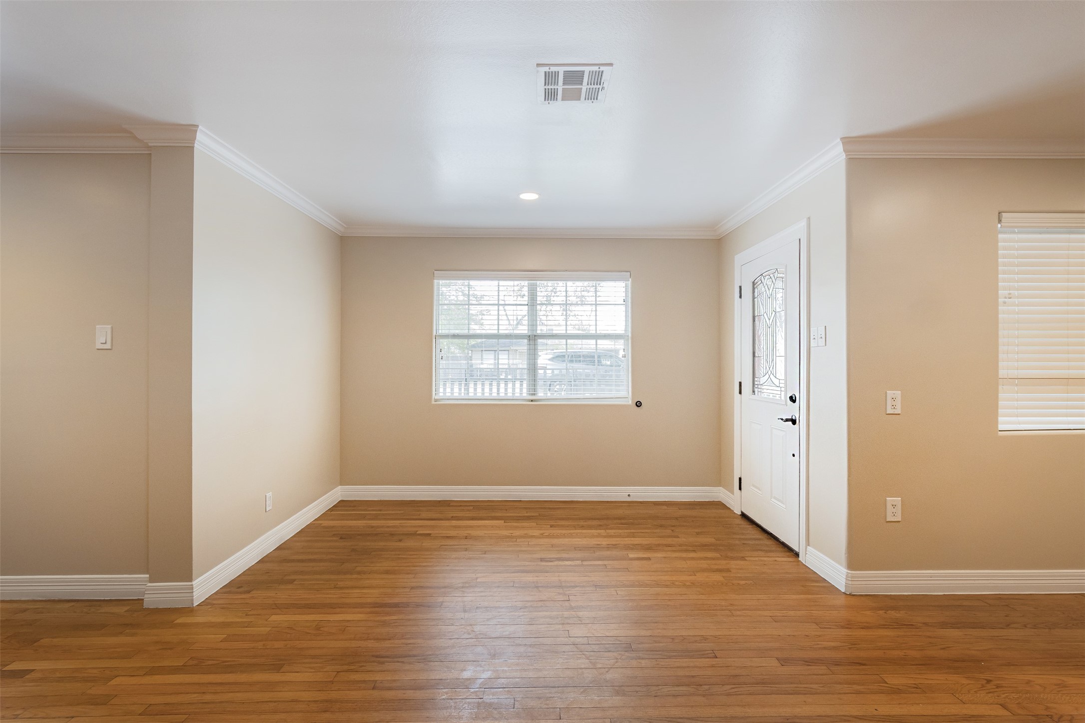 2098 Harland Drive Property Photo 9