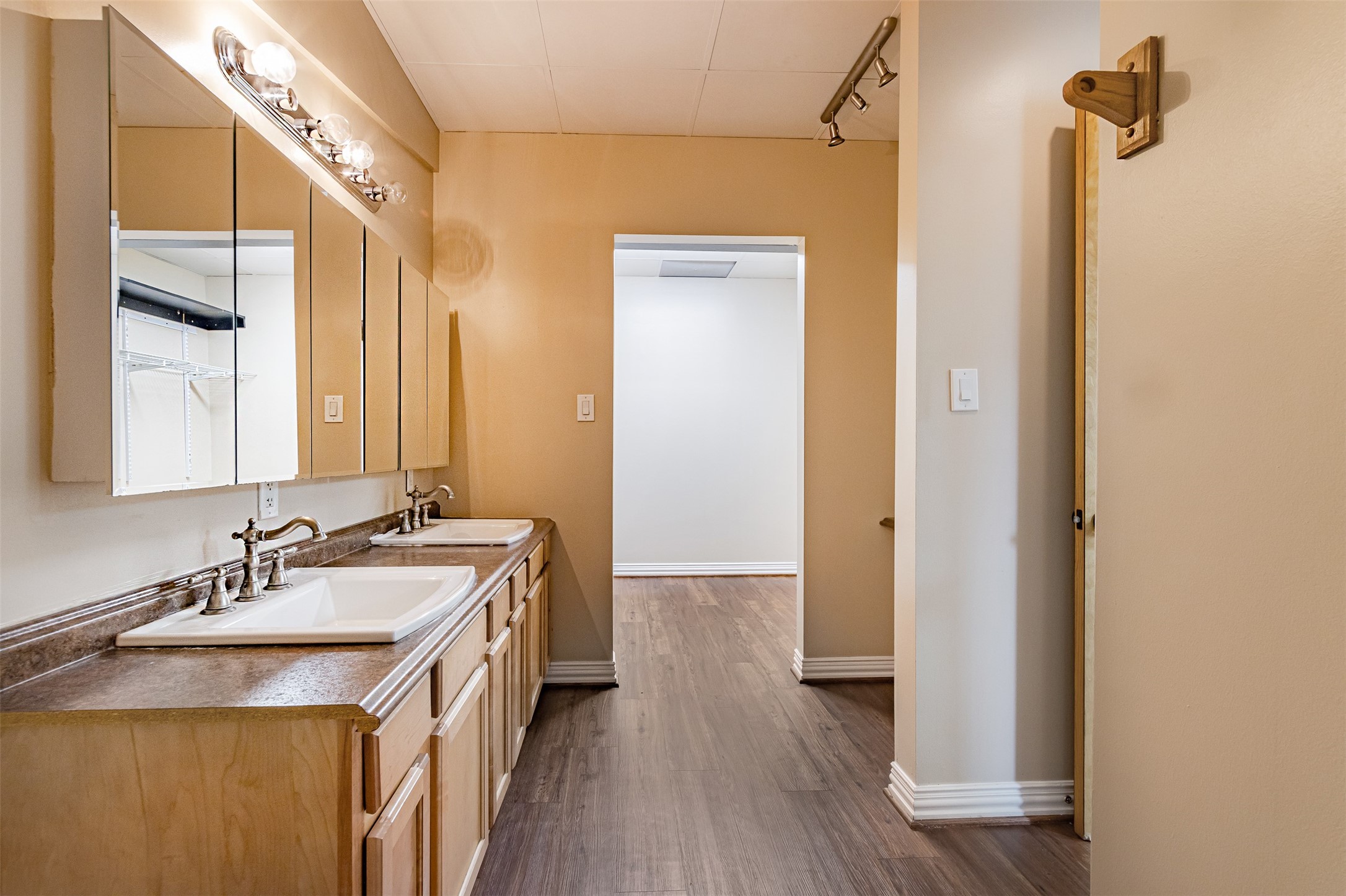 2098 Harland Drive Property Photo 47