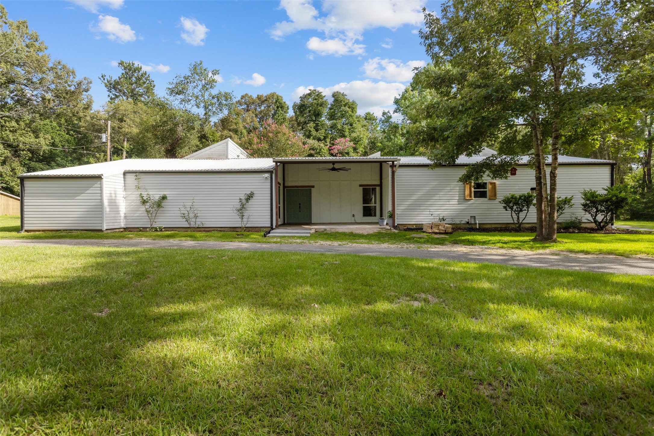 2021 Allendale Drive Property Photo 2