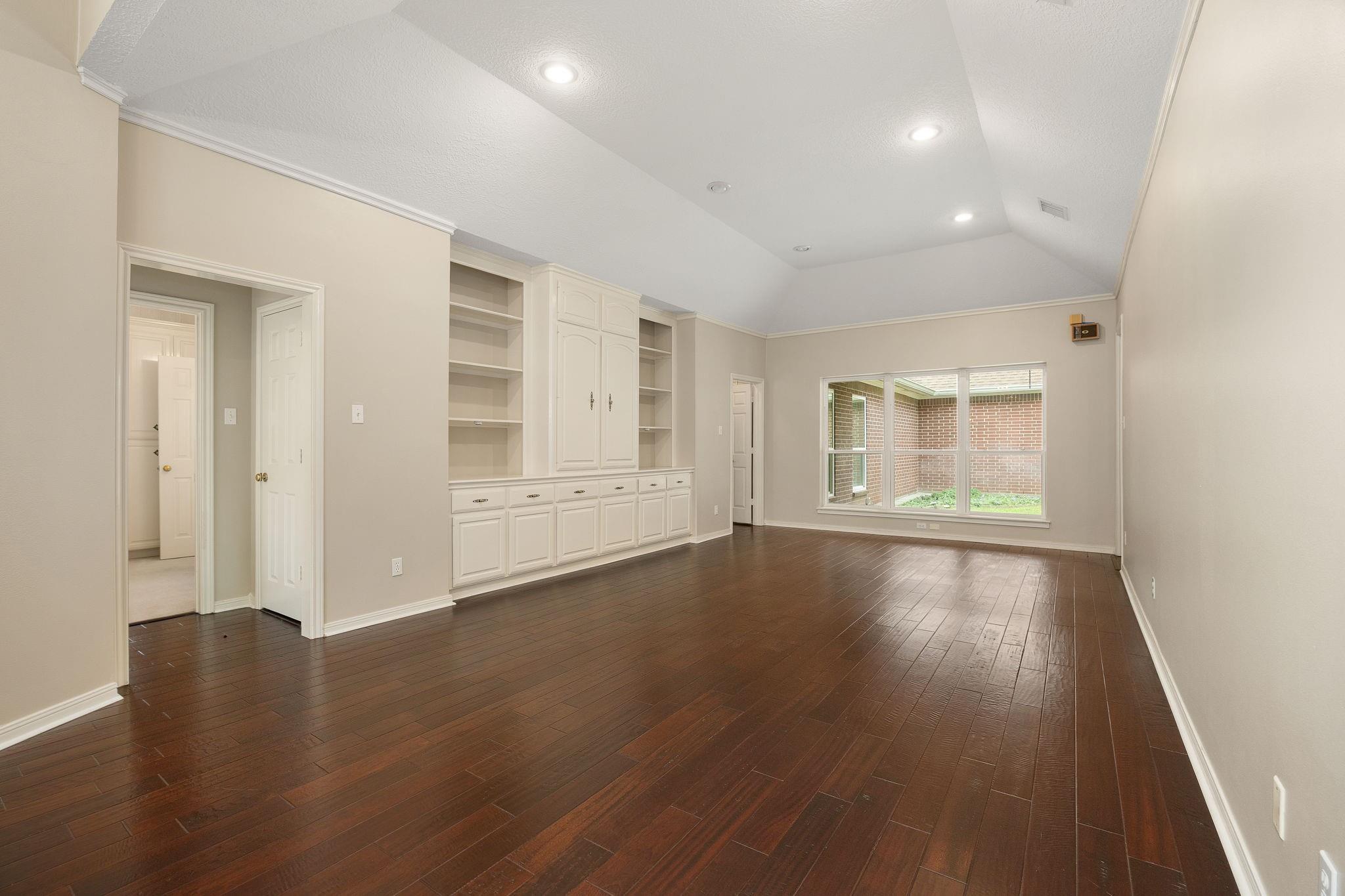 1602 Hannington Drive Property Photo 4