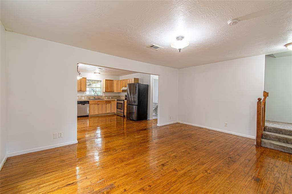 5010 Elm Street Property Photo 4