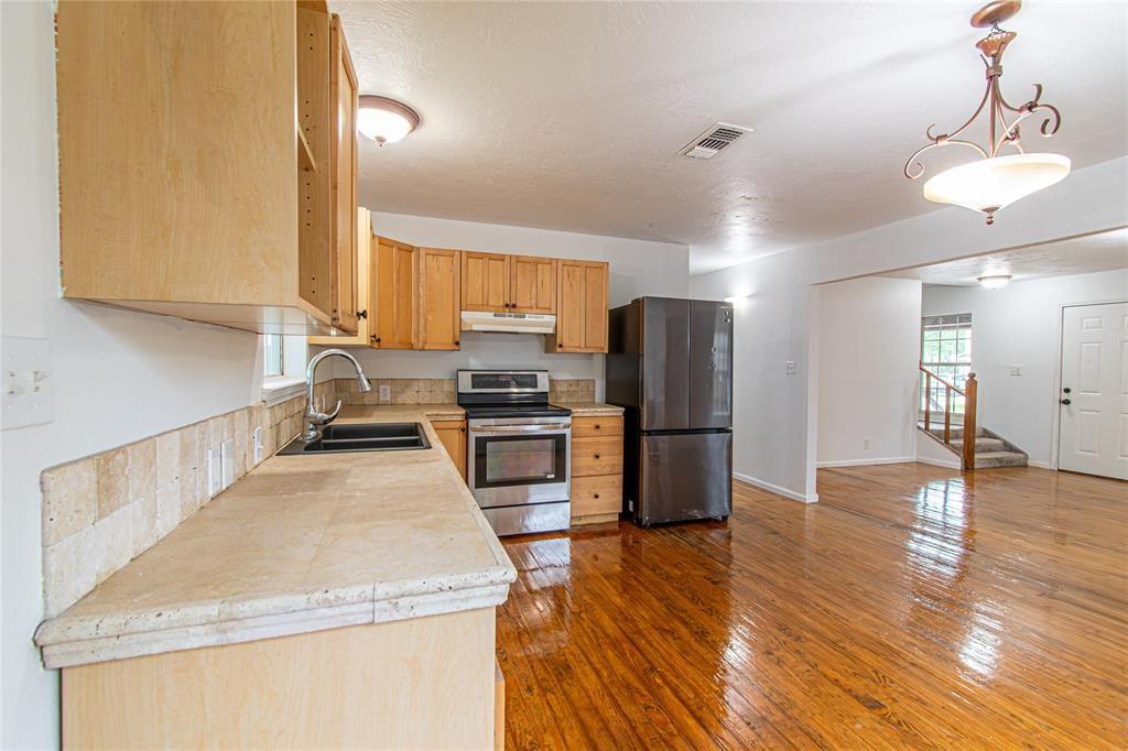 5010 Elm Street Property Photo 6