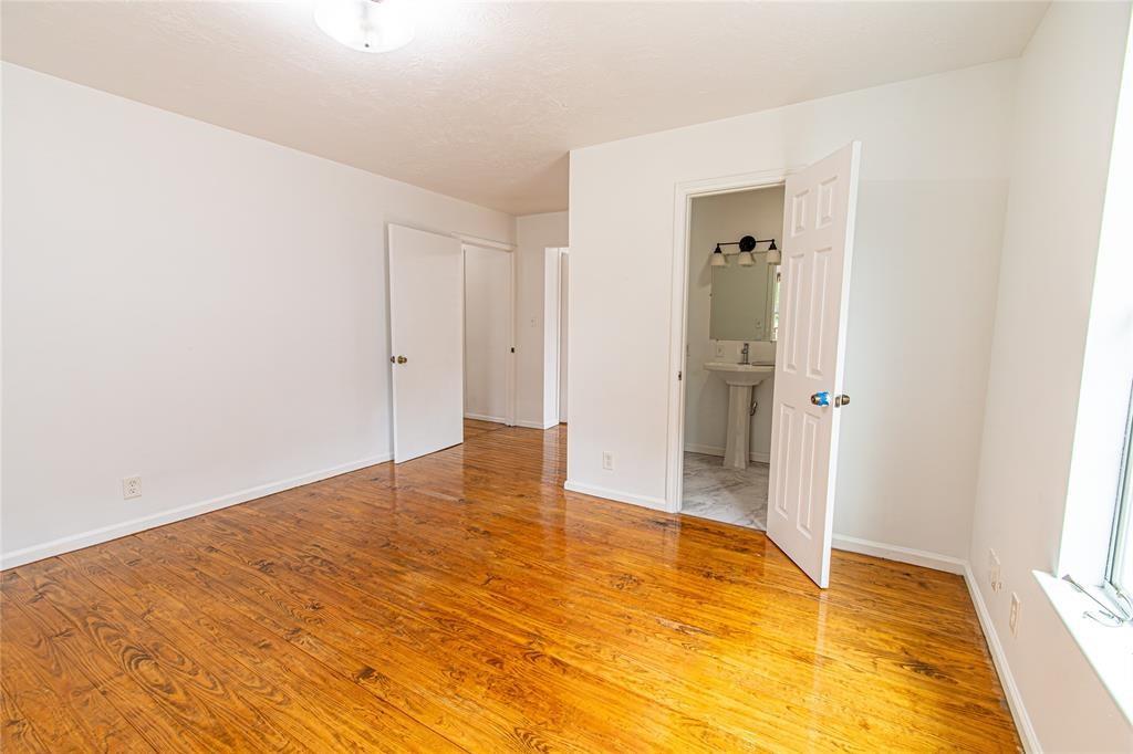 5010 Elm Street Property Photo 8