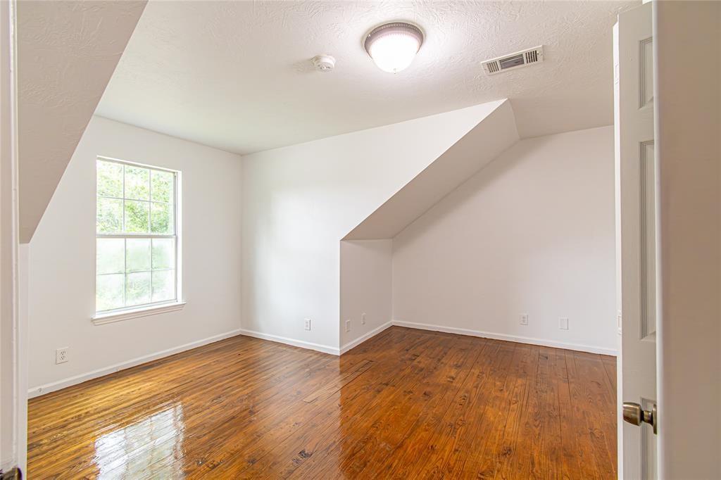 5010 Elm Street Property Photo 12