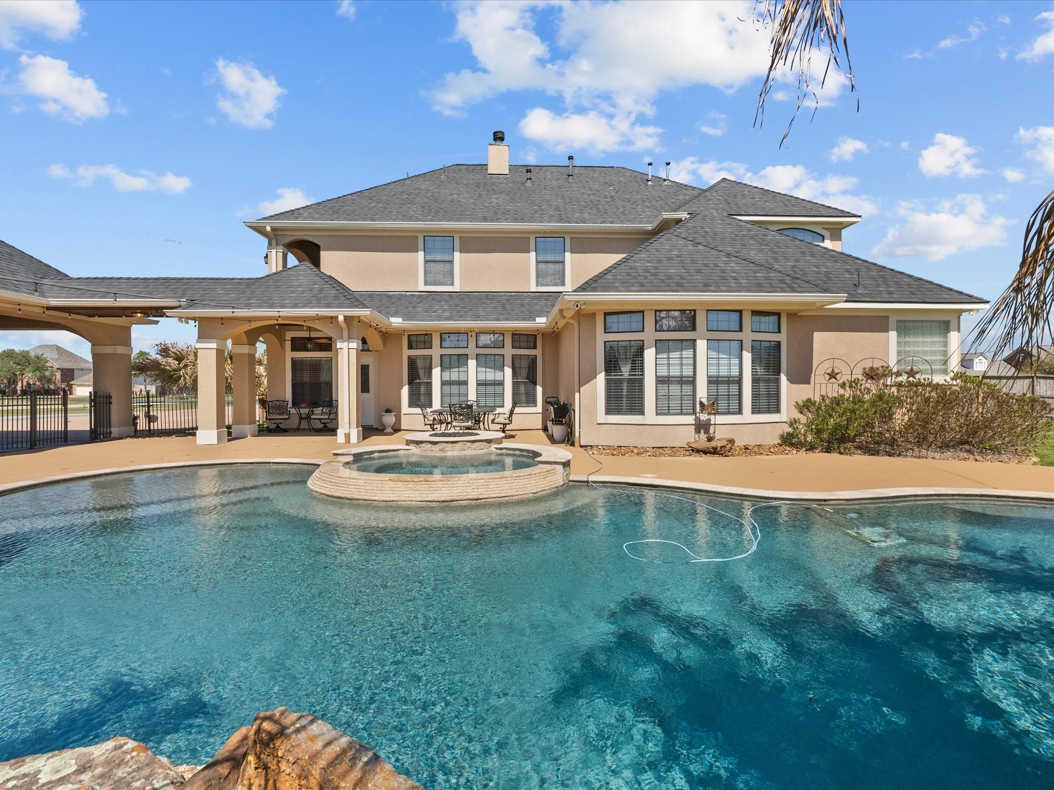 114 Lago Circle Drive N Property Photo