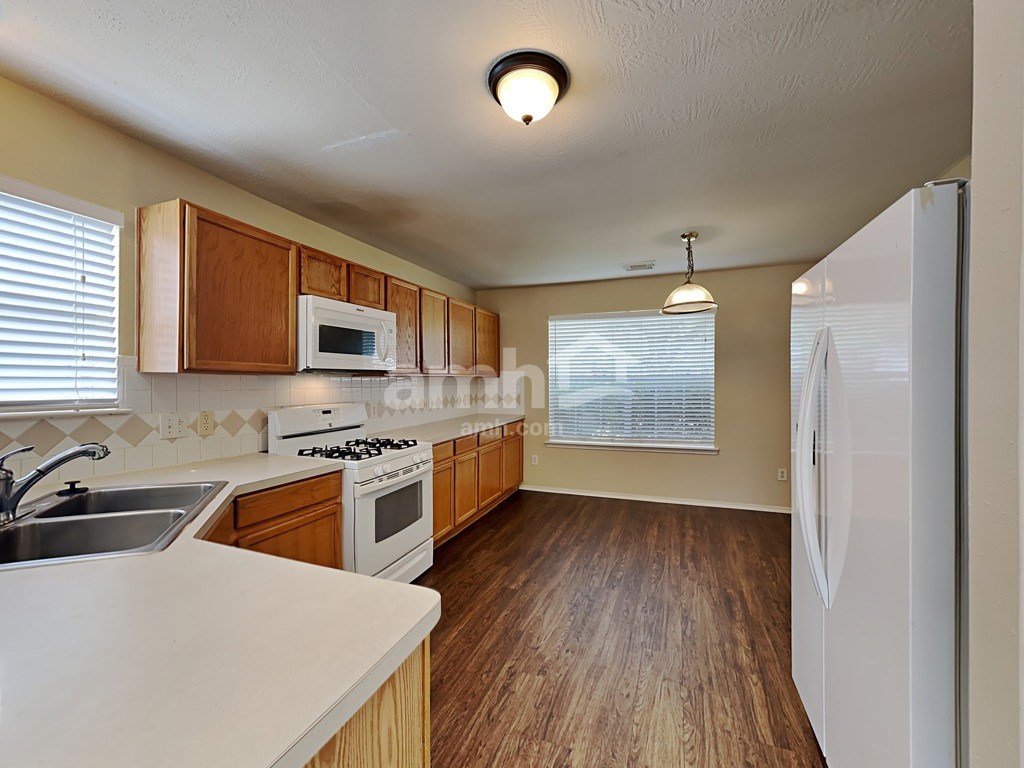 1207 Nantere Court Property Photo 2