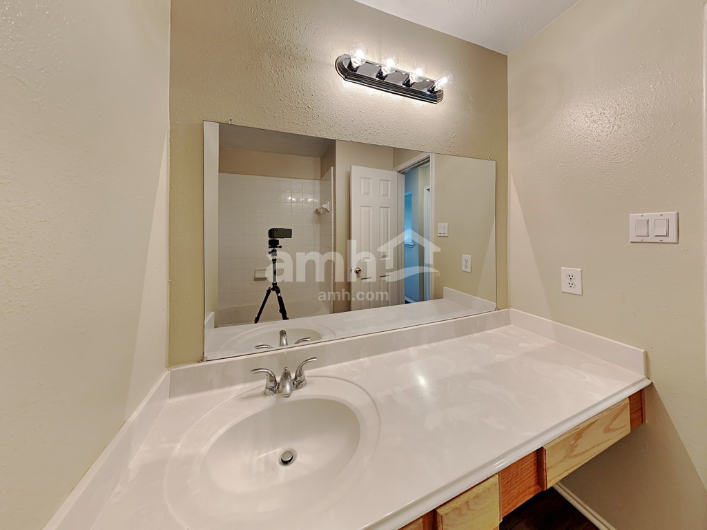 1207 Nantere Court Property Photo 18