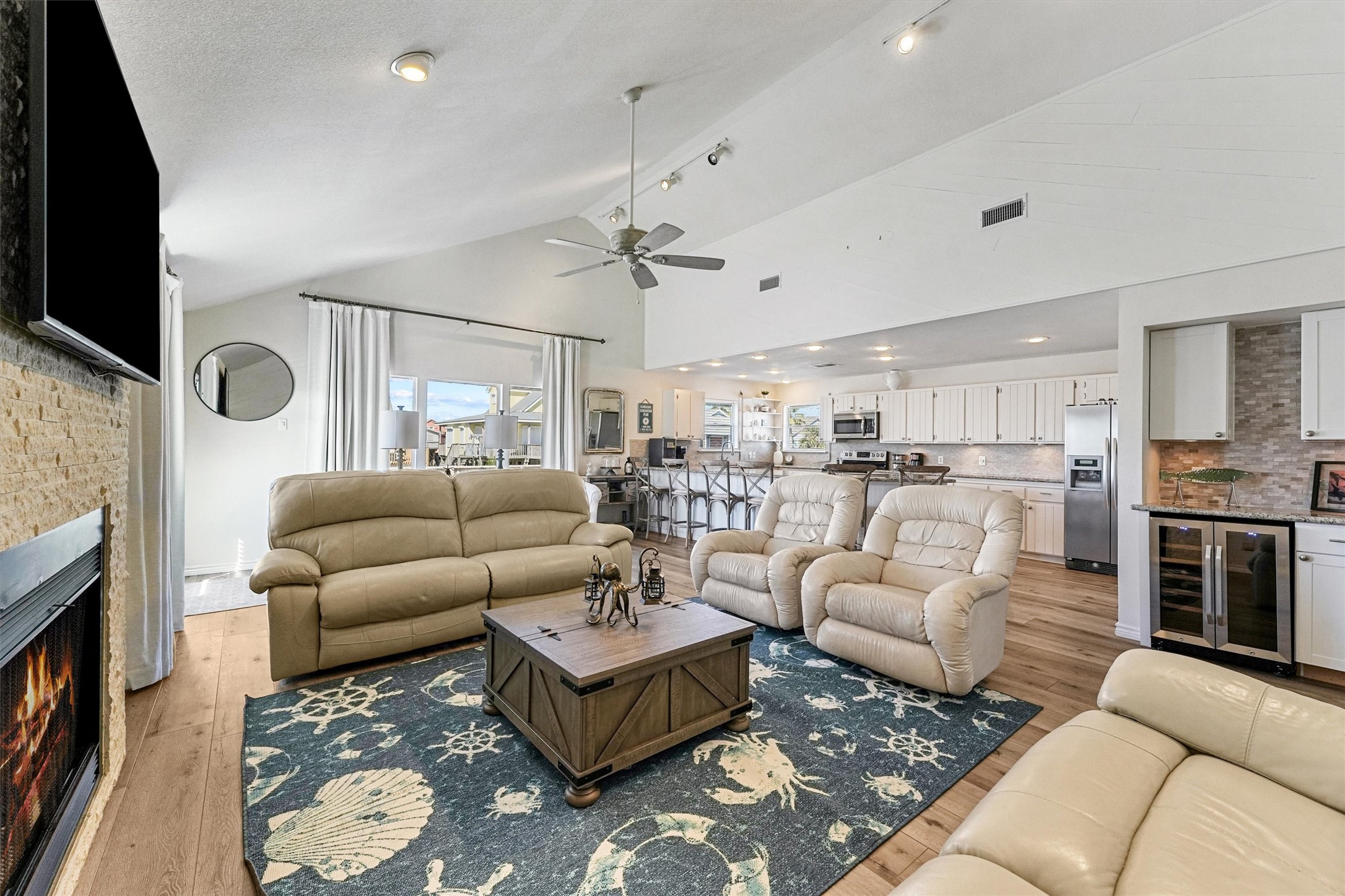 22202 Frio Drive Property Photo 4