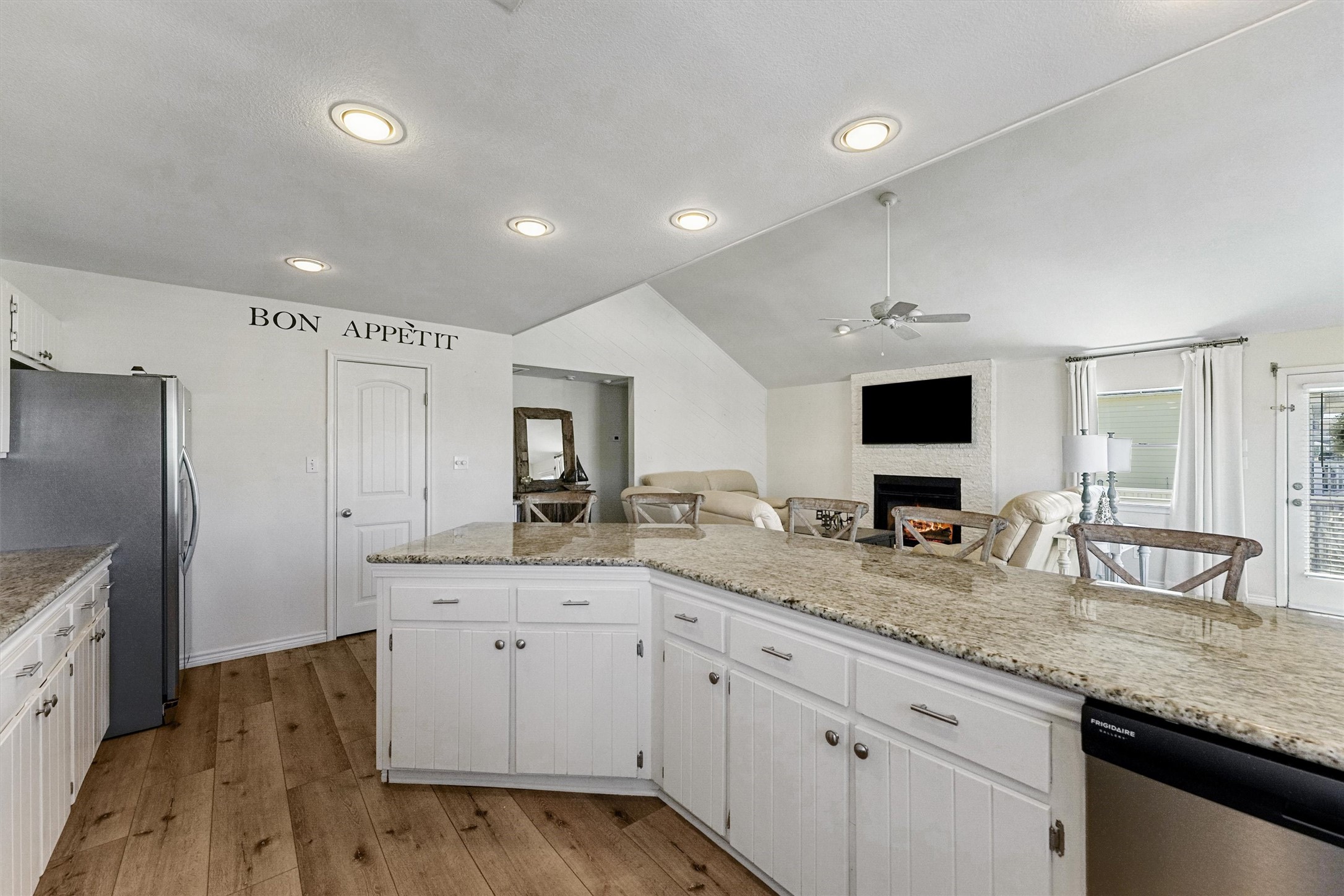 22202 Frio Drive Property Photo 11