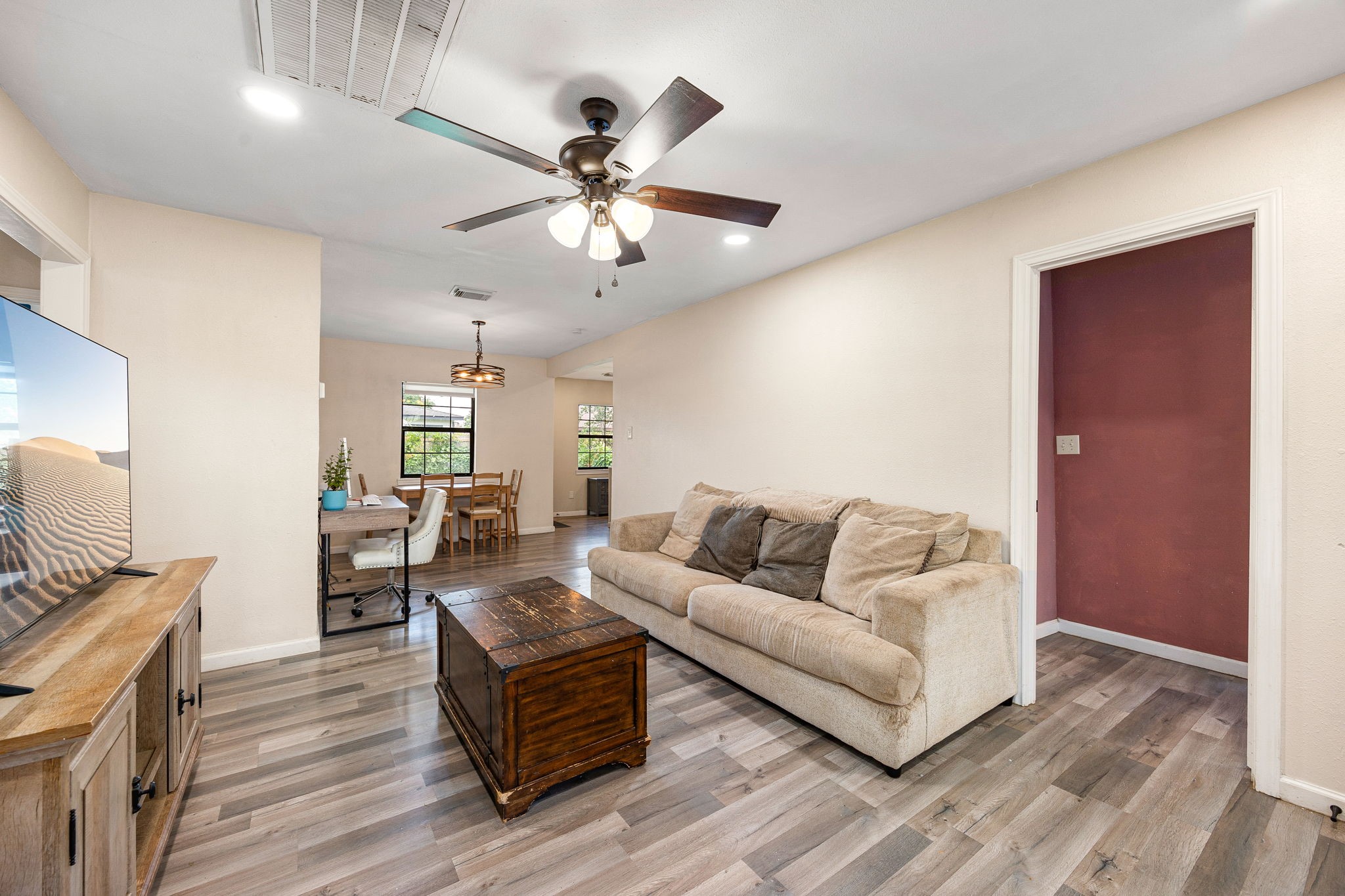 2915 Robertson Street Property Photo 8