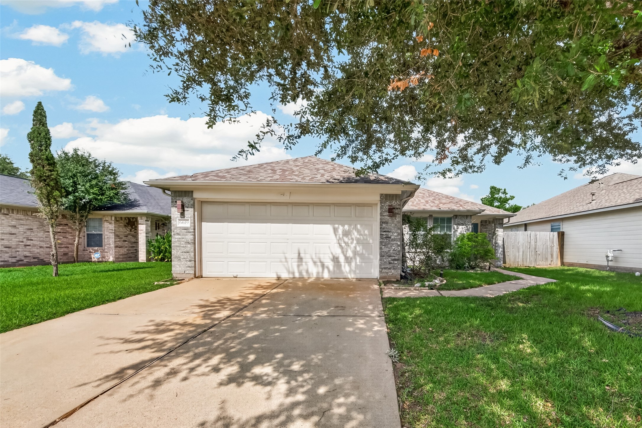 6619 Wellington Meadows Drive Property Photo 1