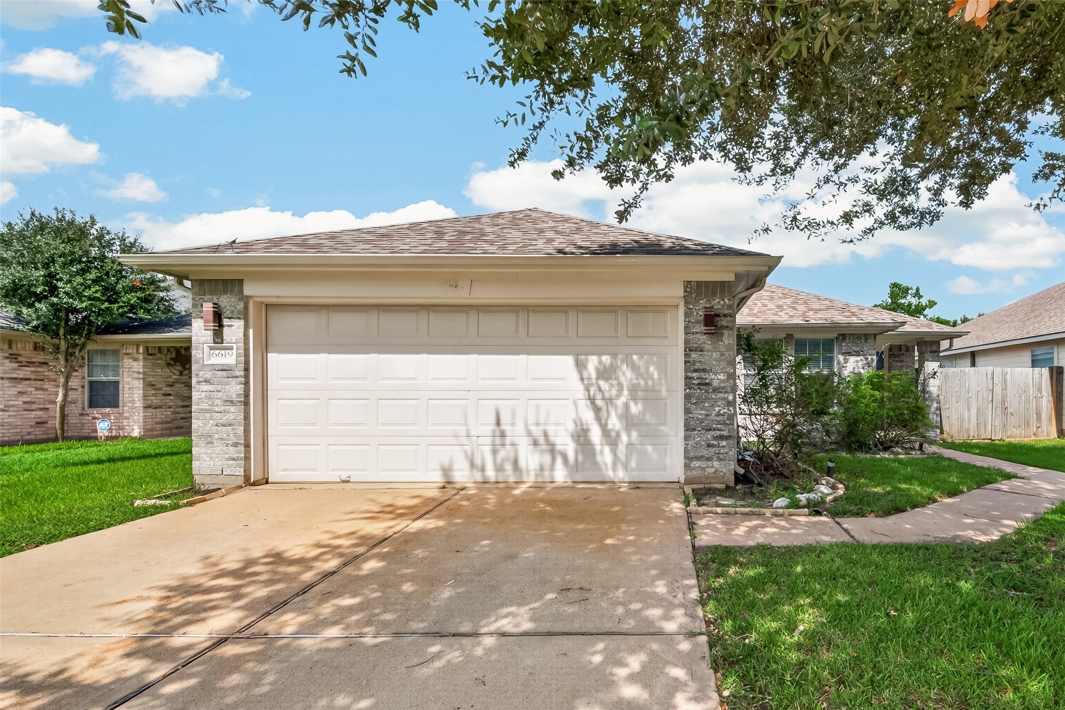 6619 Wellington Meadows Drive Property Photo 2