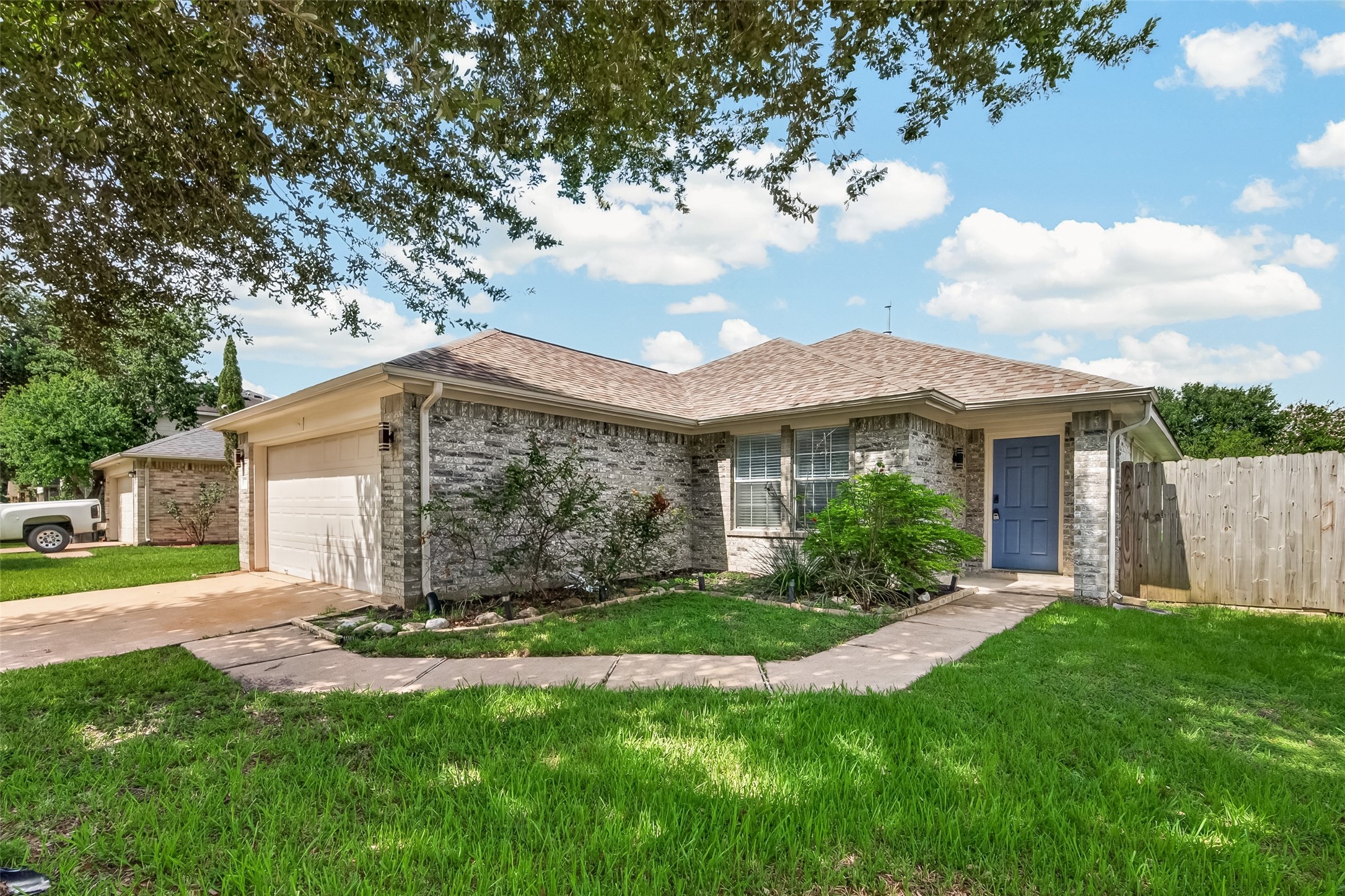 6619 Wellington Meadows Drive Property Photo 3