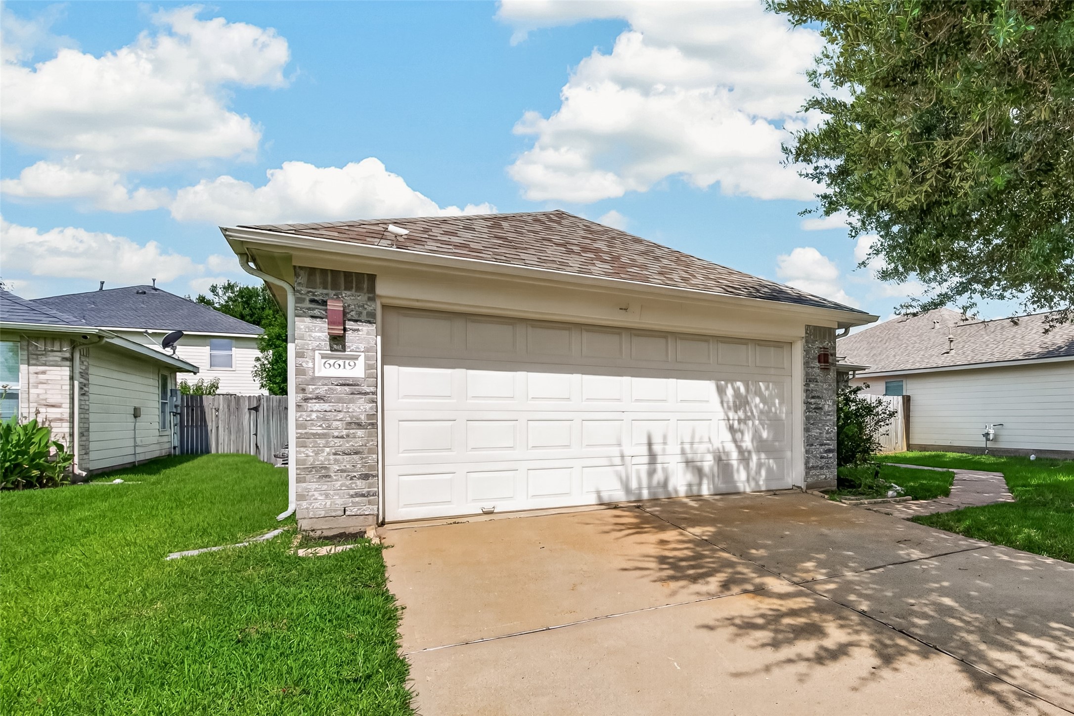 6619 Wellington Meadows Drive Property Photo 4