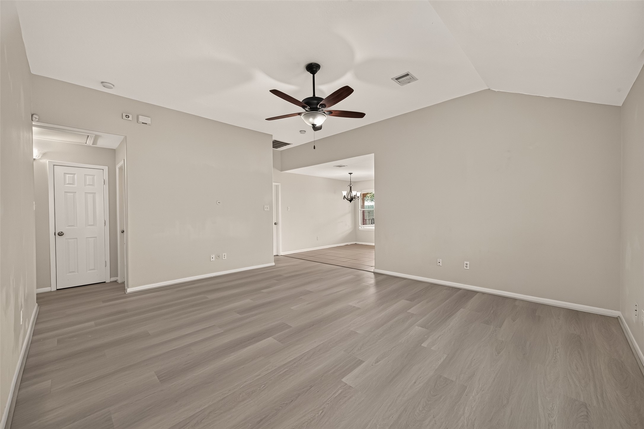 6619 Wellington Meadows Drive Property Photo 7