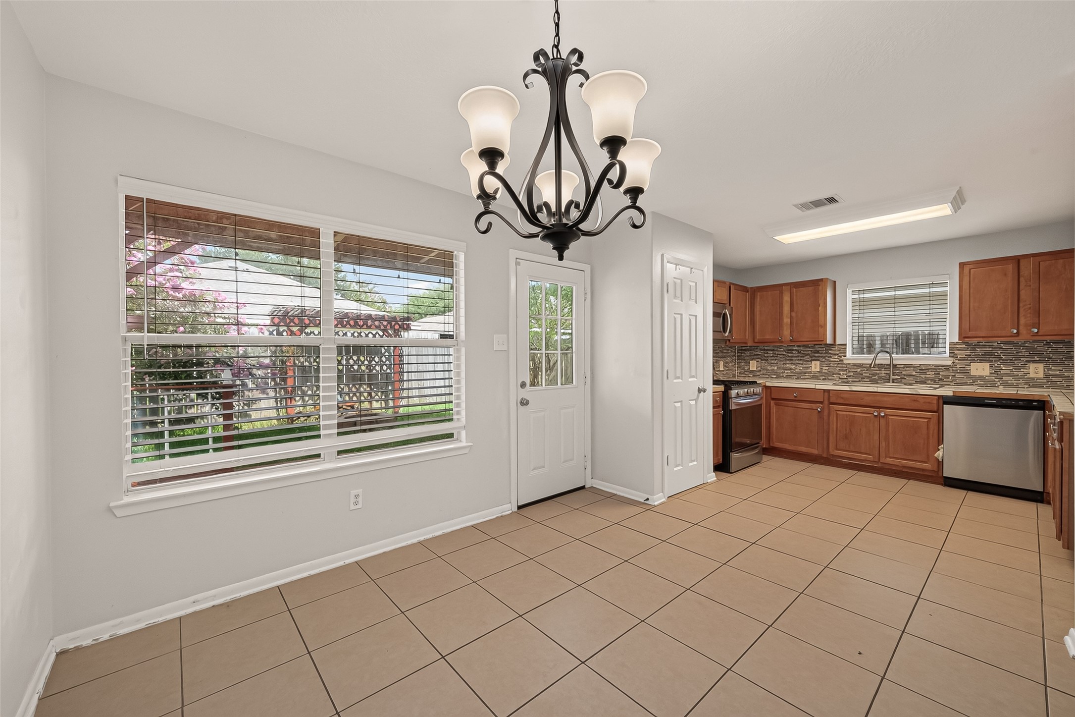6619 Wellington Meadows Drive Property Photo 12