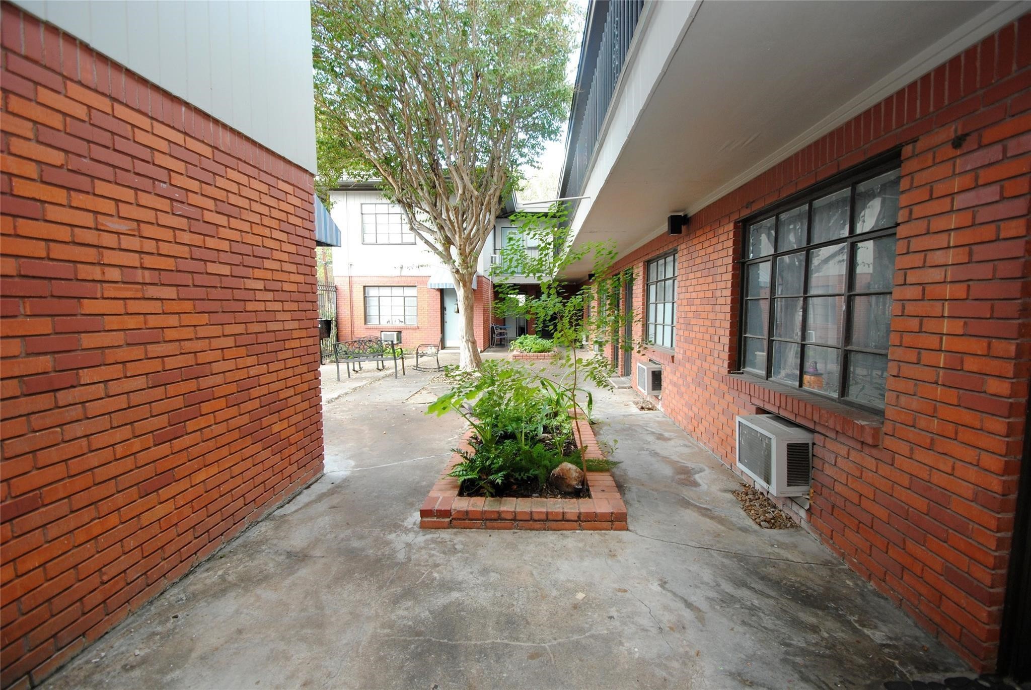 2501 Yoakum Boulevard 12 Property Photo 3