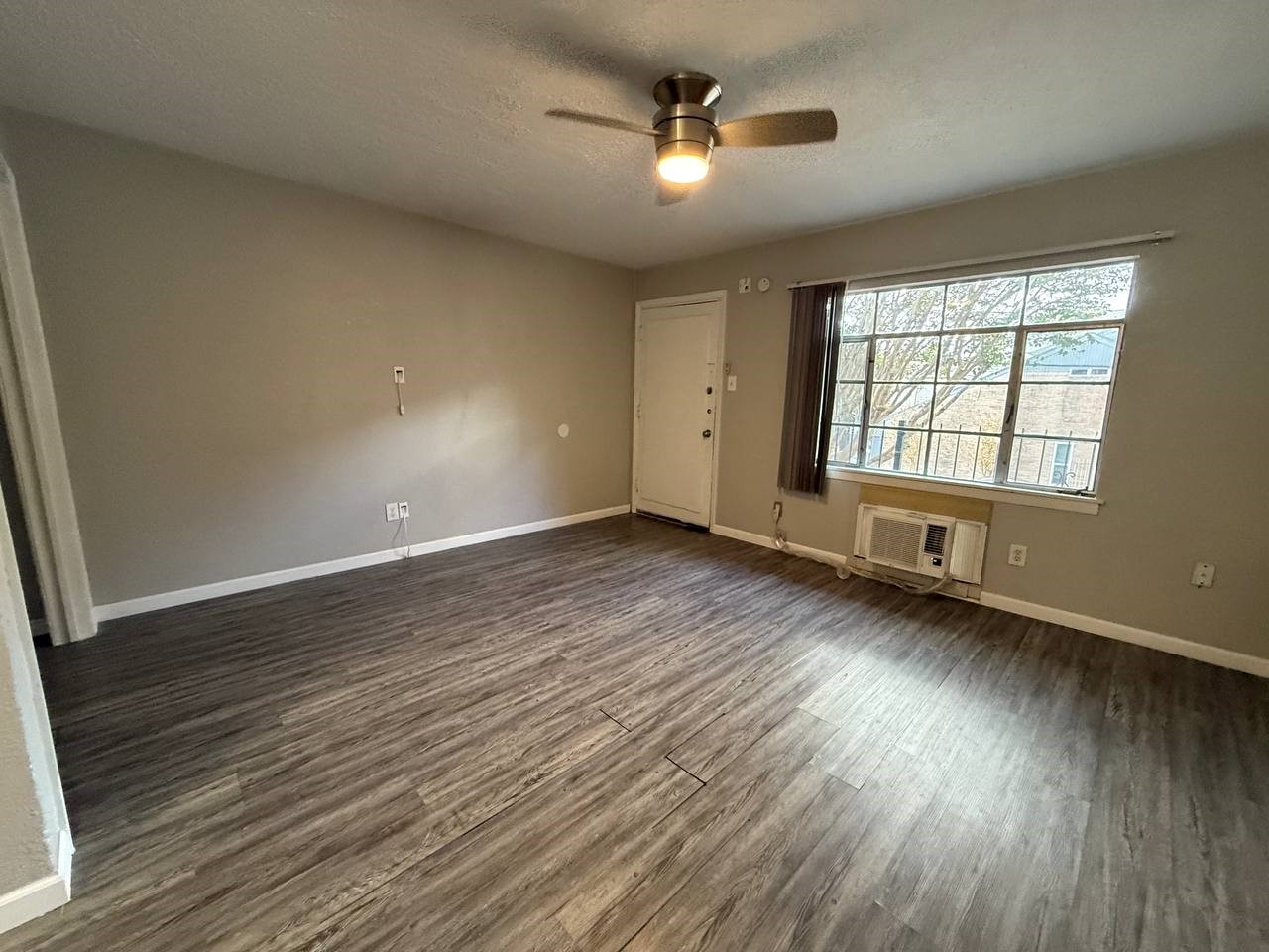 2501 Yoakum Boulevard 12 Property Photo 4