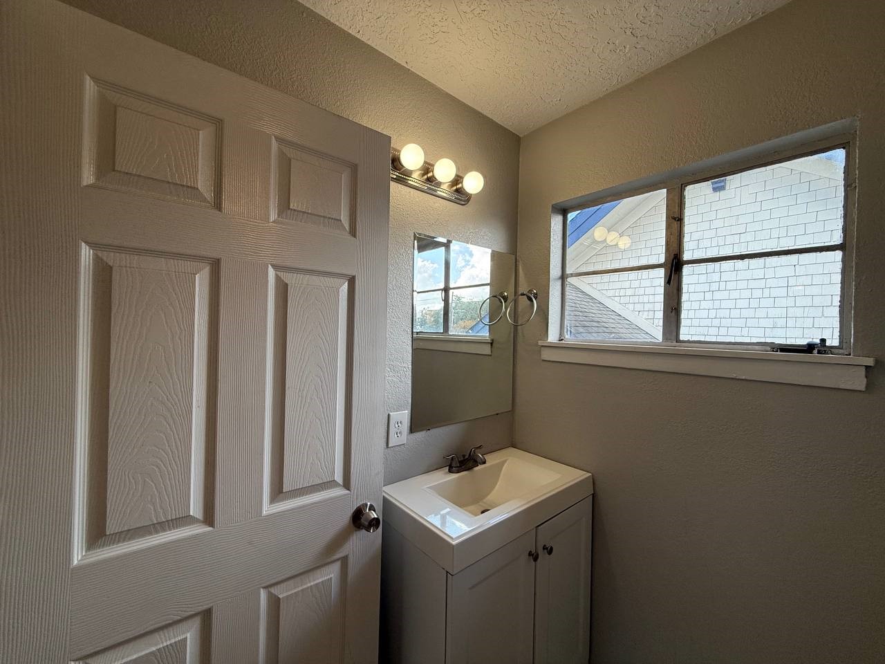 2501 Yoakum Boulevard 12 Property Photo 12
