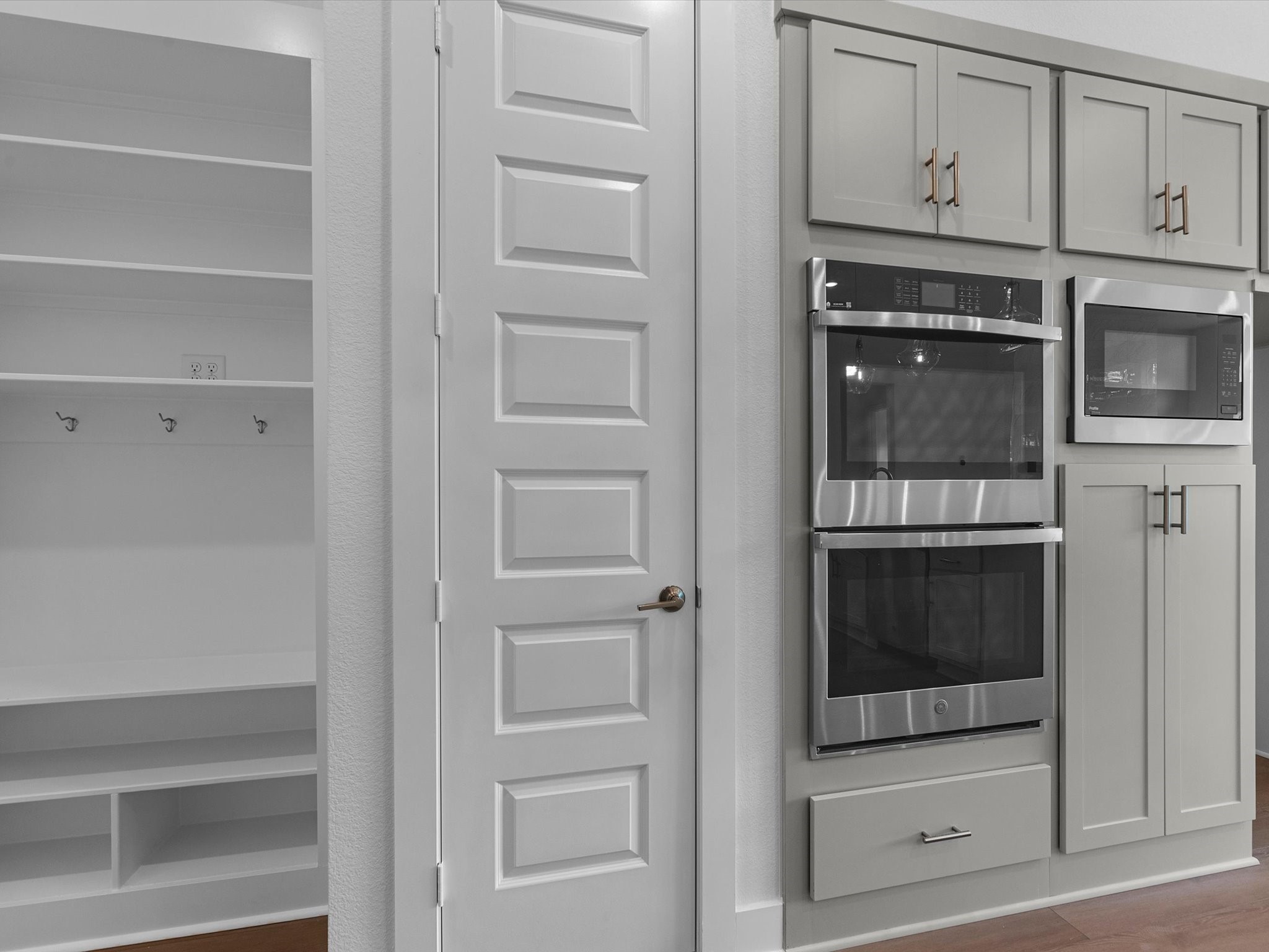 14323 Moonlit Creek Court Property Photo 5