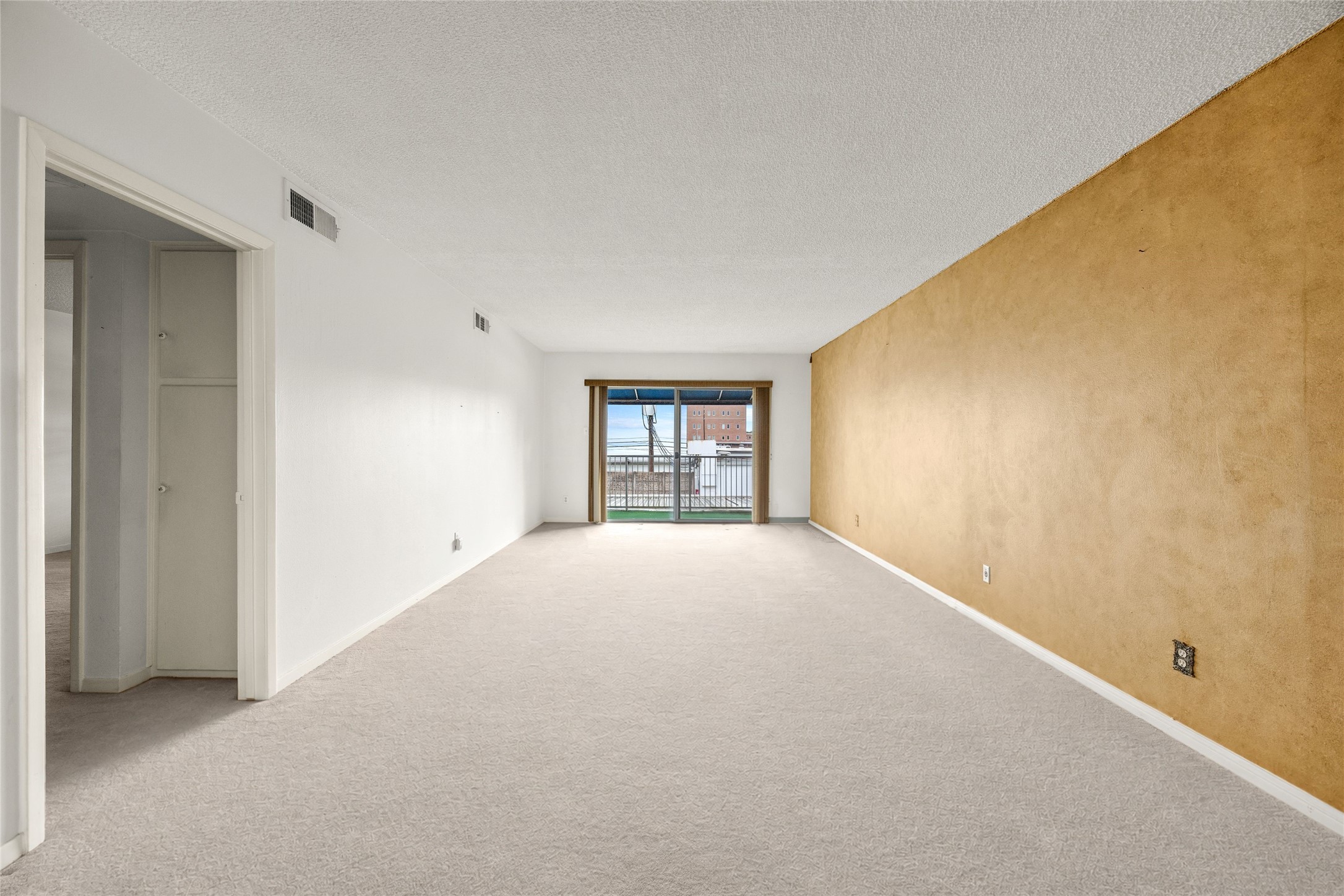 2700 Bellefontaine Street B30 Property Photo 1