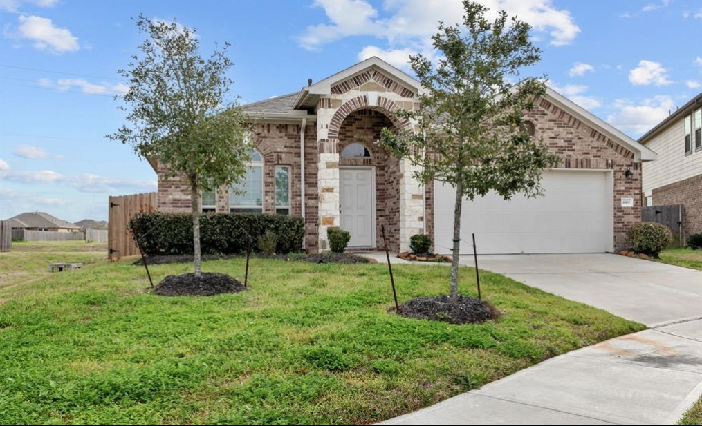 689 Forest Bend Lane Property Photo 1