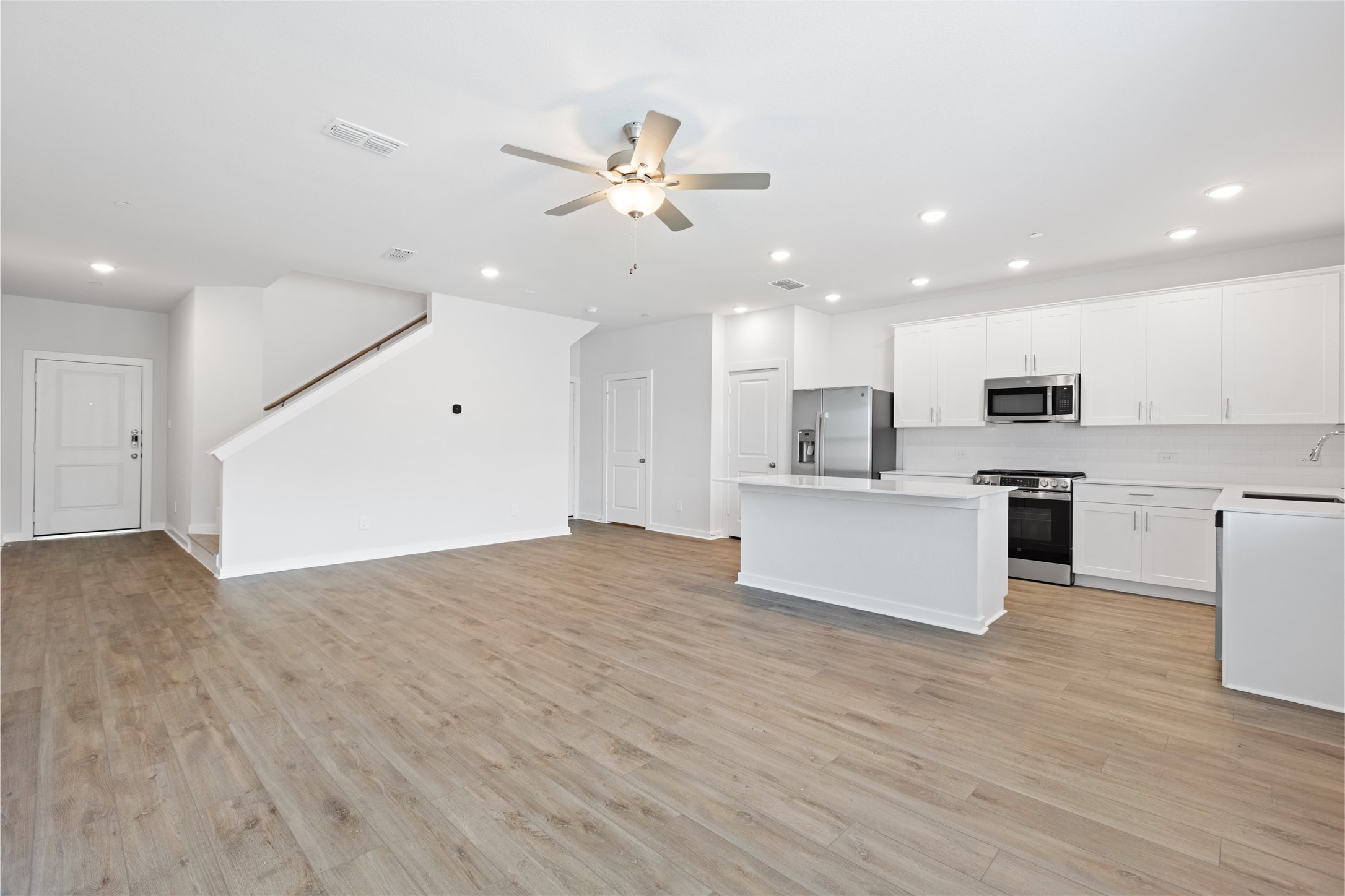 8104 Danson Lane Property Photo 3